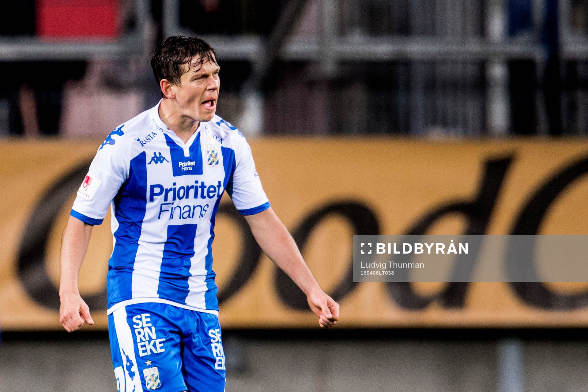 IFK Göteborgs Mads Albeck firar segern efter fotbollsmatchen i Allsvenskan mellan IFK Göteborg och Häcken den 6 april 2016 i Göteborg.