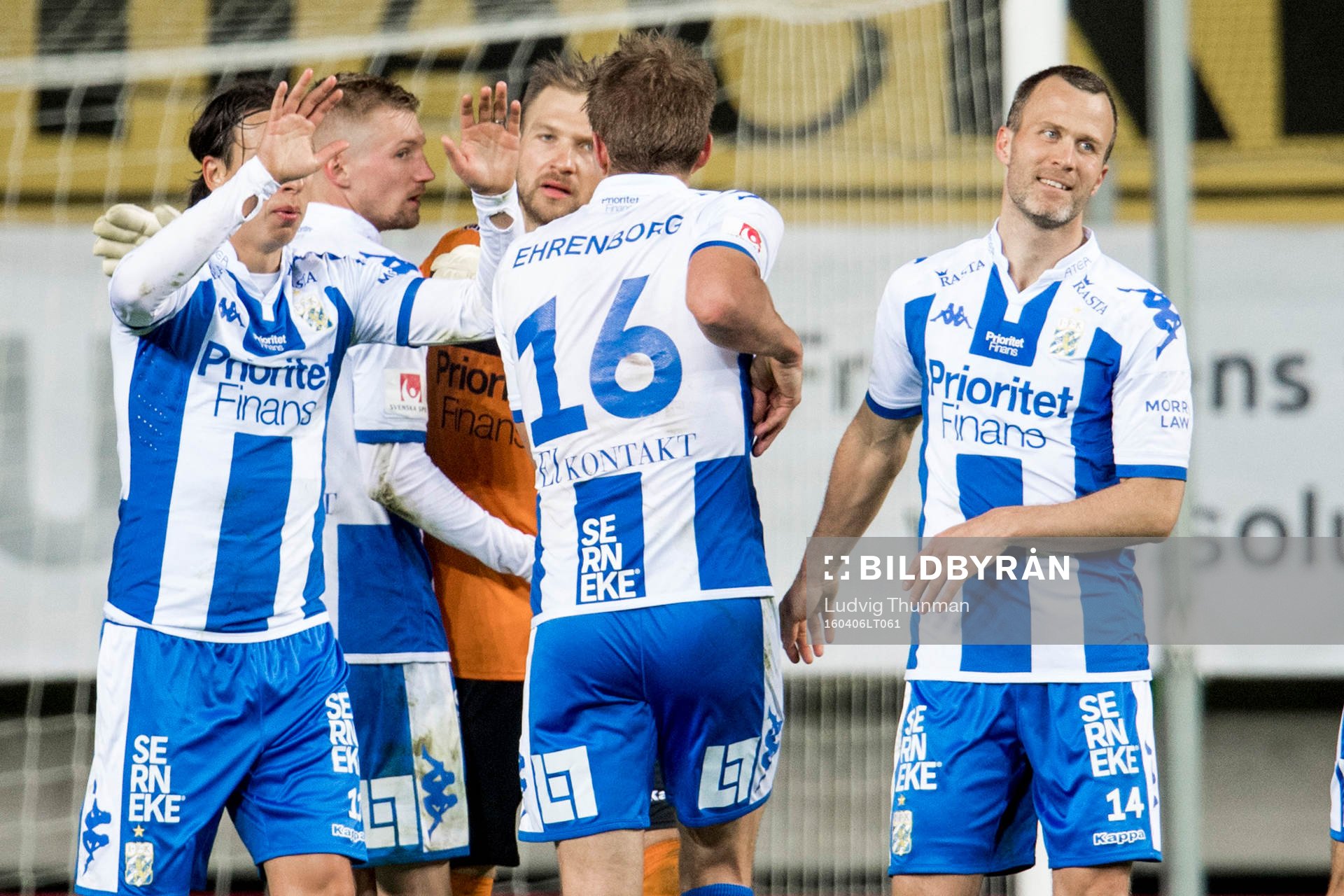 IFK Göteborgs Martin Smedberg Dalence, Mikael Boman, Hjalmar Jonsson och målvakt John Alvbåge under fotbollsmatchen i Allsvenskan mellan IFK Göteborg och Häcken den 6 april 2016 i Göteborg.