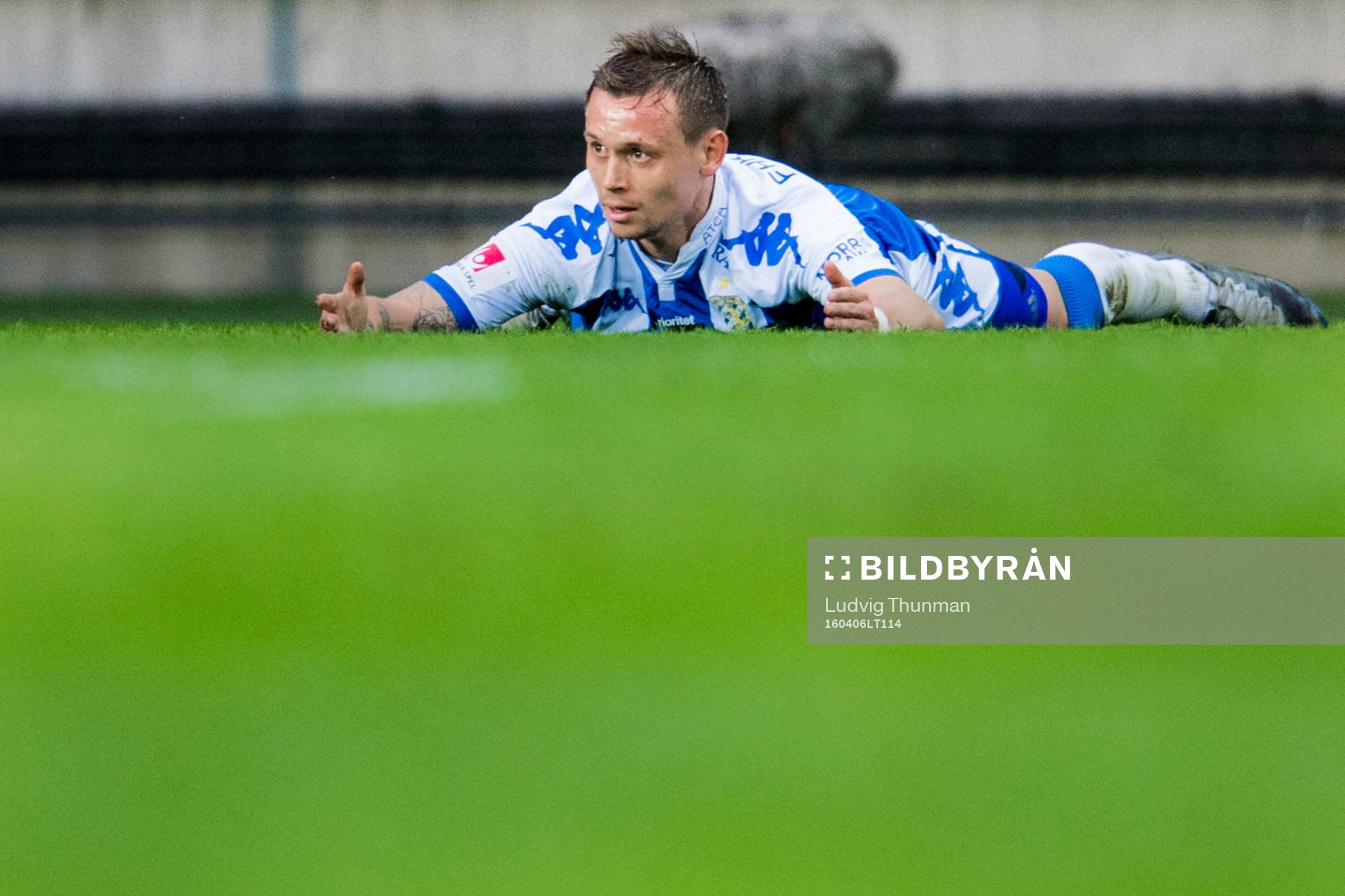 IFK Göteborgs Jakob Ankersen reagerar på ett domslut