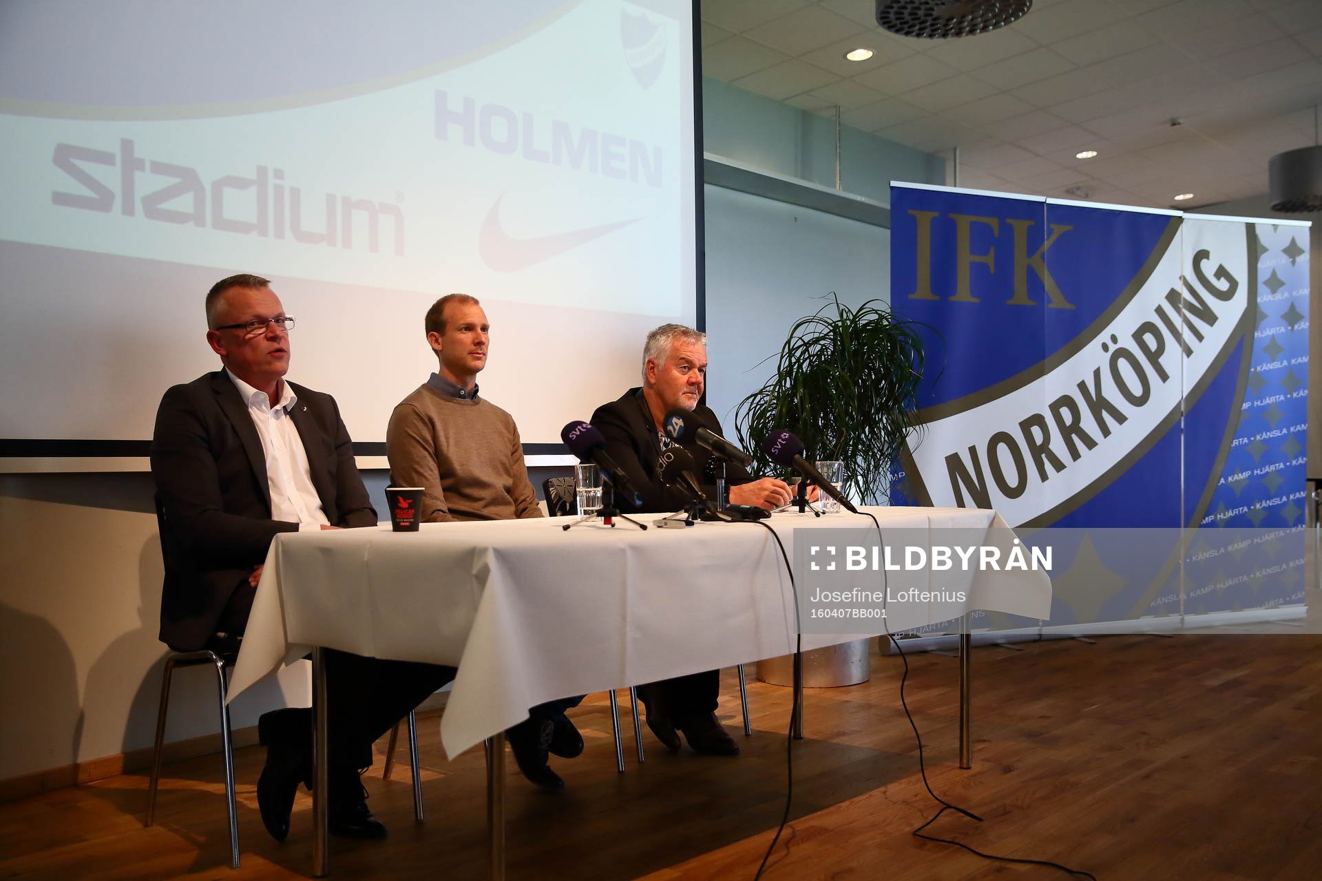 Jan Andersson, Andreas Johansson och Peter Hunt under en presskonferens anordnad av IFK Norrköping angående Jan Anderssons nya uppdrag som förbundskapten för svenska landslaget den 7 april 2016 i Norrköping.