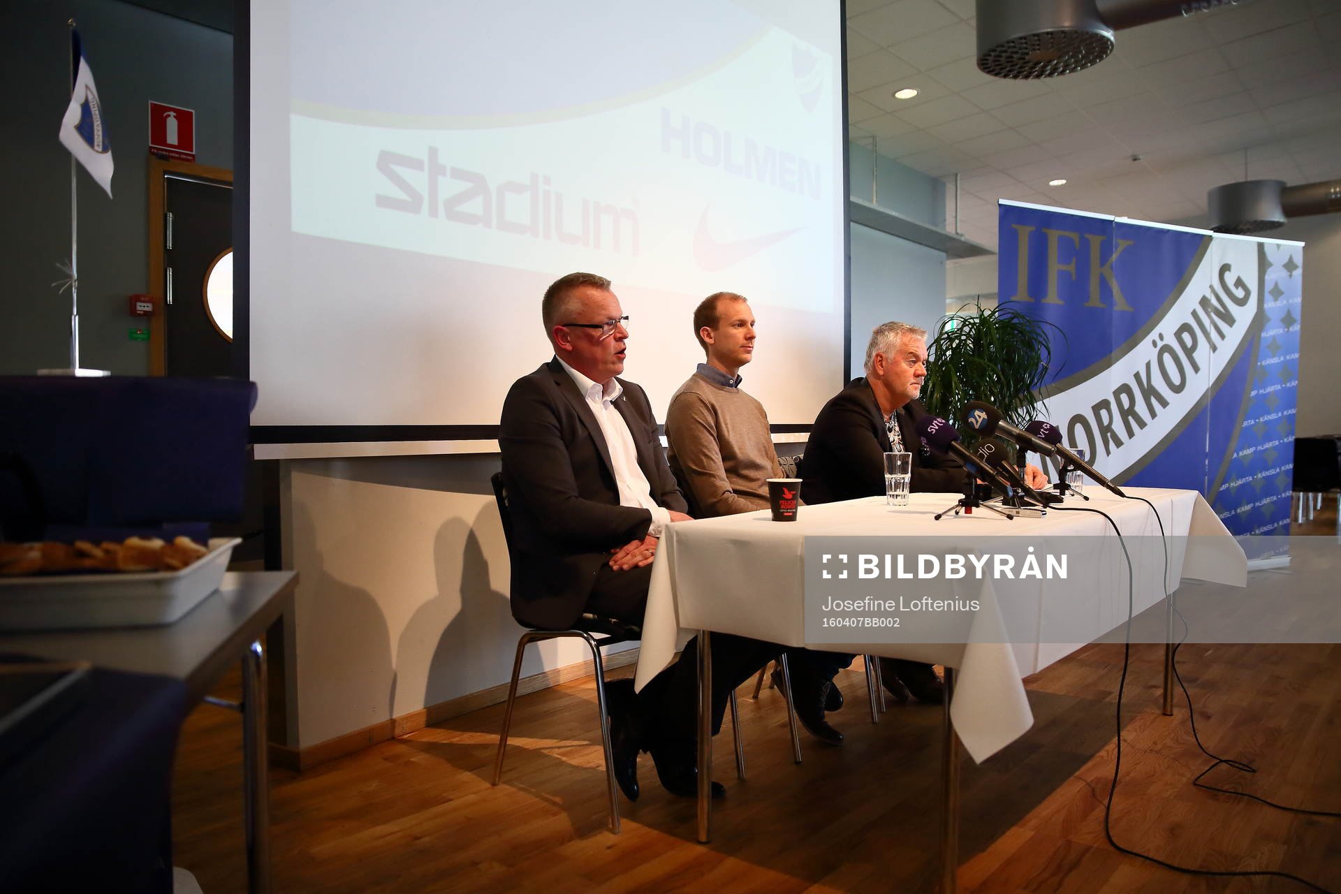 Jan Andersson, Andreas Johansson och Peter Hunt under en presskonferens anordnad av IFK Norrköping angående Jan Anderssons nya uppdrag som förbundskapten för svenska landslaget den 7 april 2016 i Norrköping.