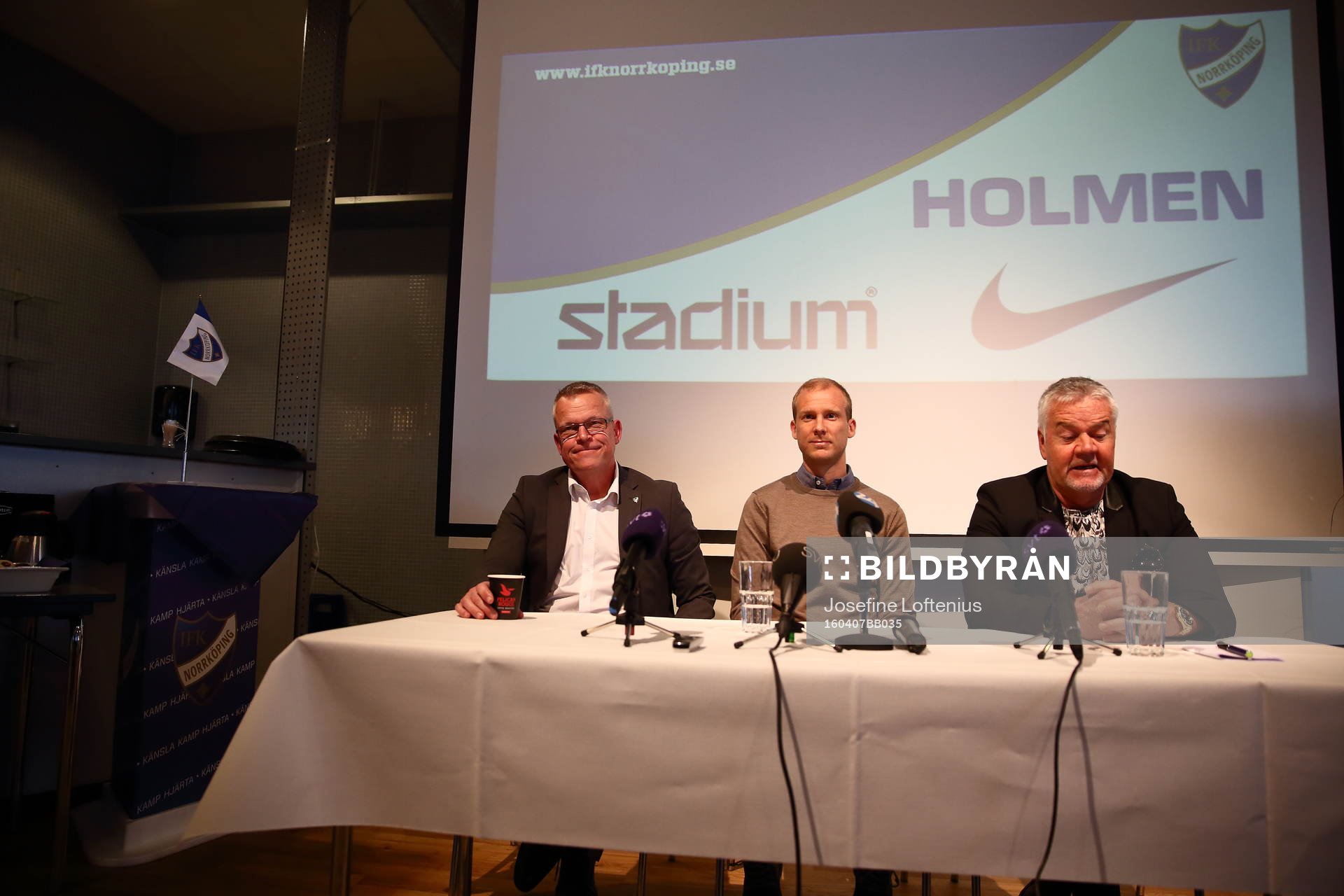 Jan Andersson, Andreas Johansson och Peter Hunt under en presskonferens anordnad av IFK Norrköping angående Jan Anderssons nya uppdrag som förbundskapten för svenska landslaget den 7 april 2016 i Norrköping.