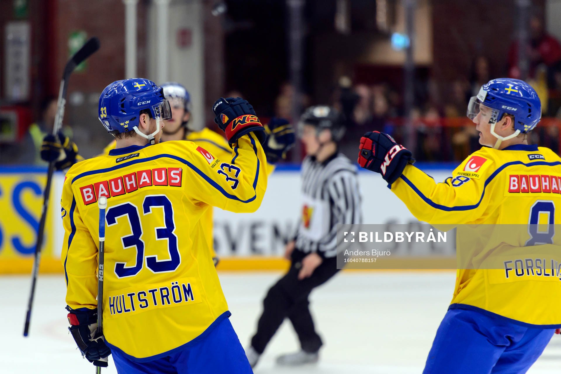 Sveriges Linus Hjulström jublar med Gustav Forsling