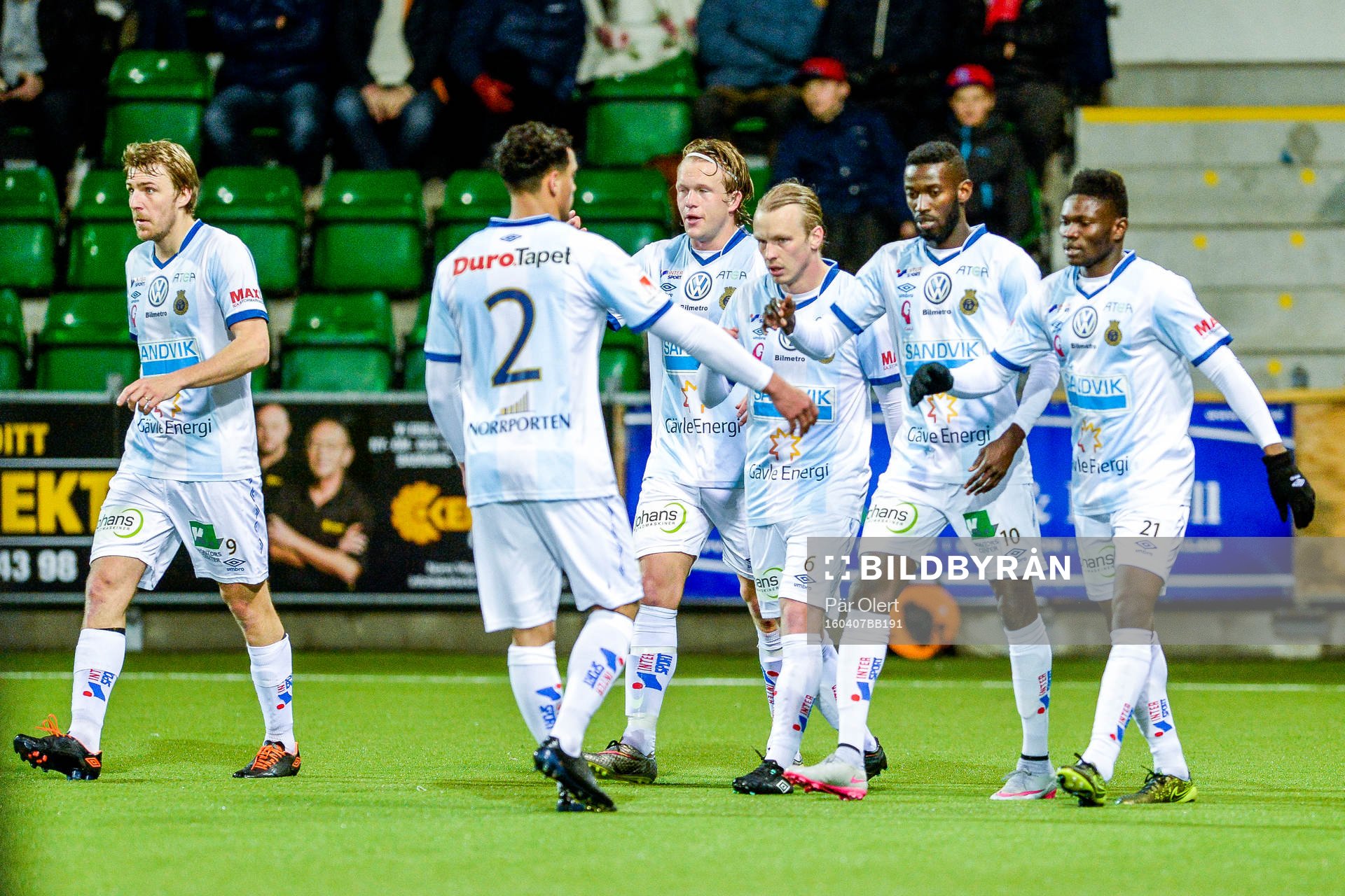 Gefles spelare jublar efter mål av Dioh Williams under fotbollsmatchen i Allsvenskan mellan GIF Sundsvall och Gefle IF den 7 April 2016 i Sundsvall.