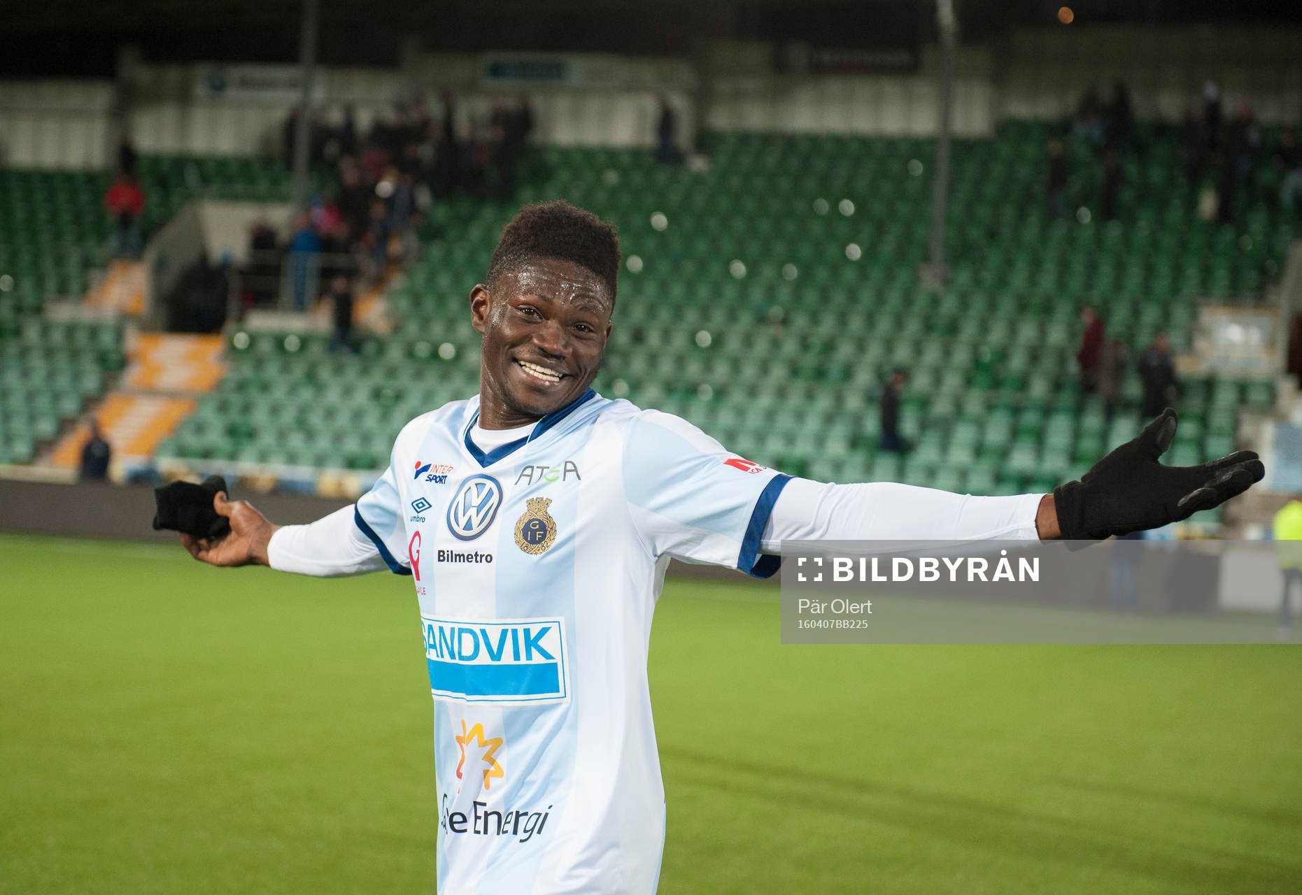 Gefles Kwame Bonsu jublar efter vinsten under fotbollsmatchen i Allsvenskan mellan GIF Sundsvall och Gefle IF den 7 April 2016 i Sundsvall.