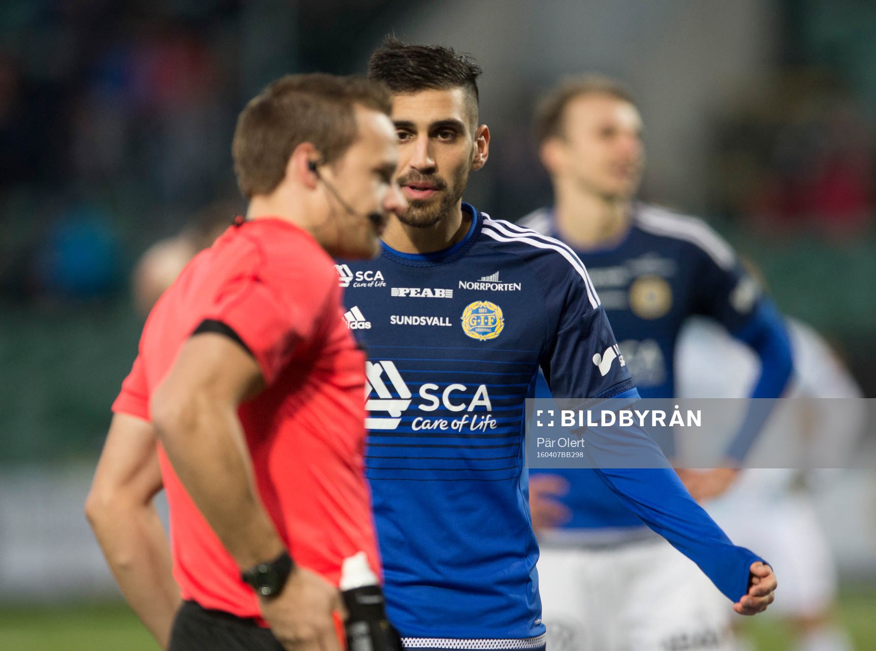 Sundsvalls Stefan Silva reagerar mot domaren