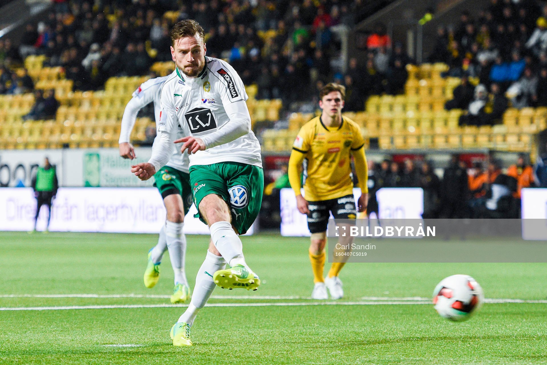 Hammarbys Arnor Smarason reducerar till 2-1 på straff