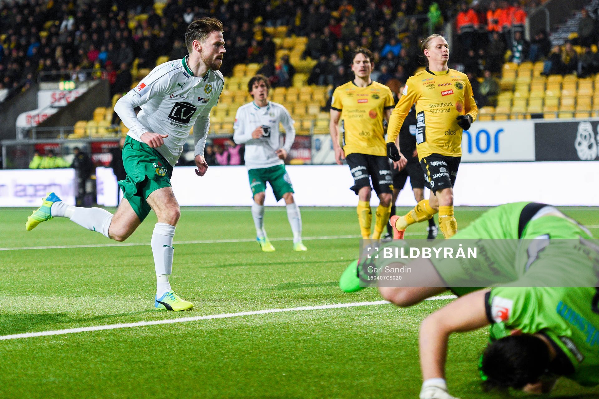 Hammarbys Arnor Smarason jublar