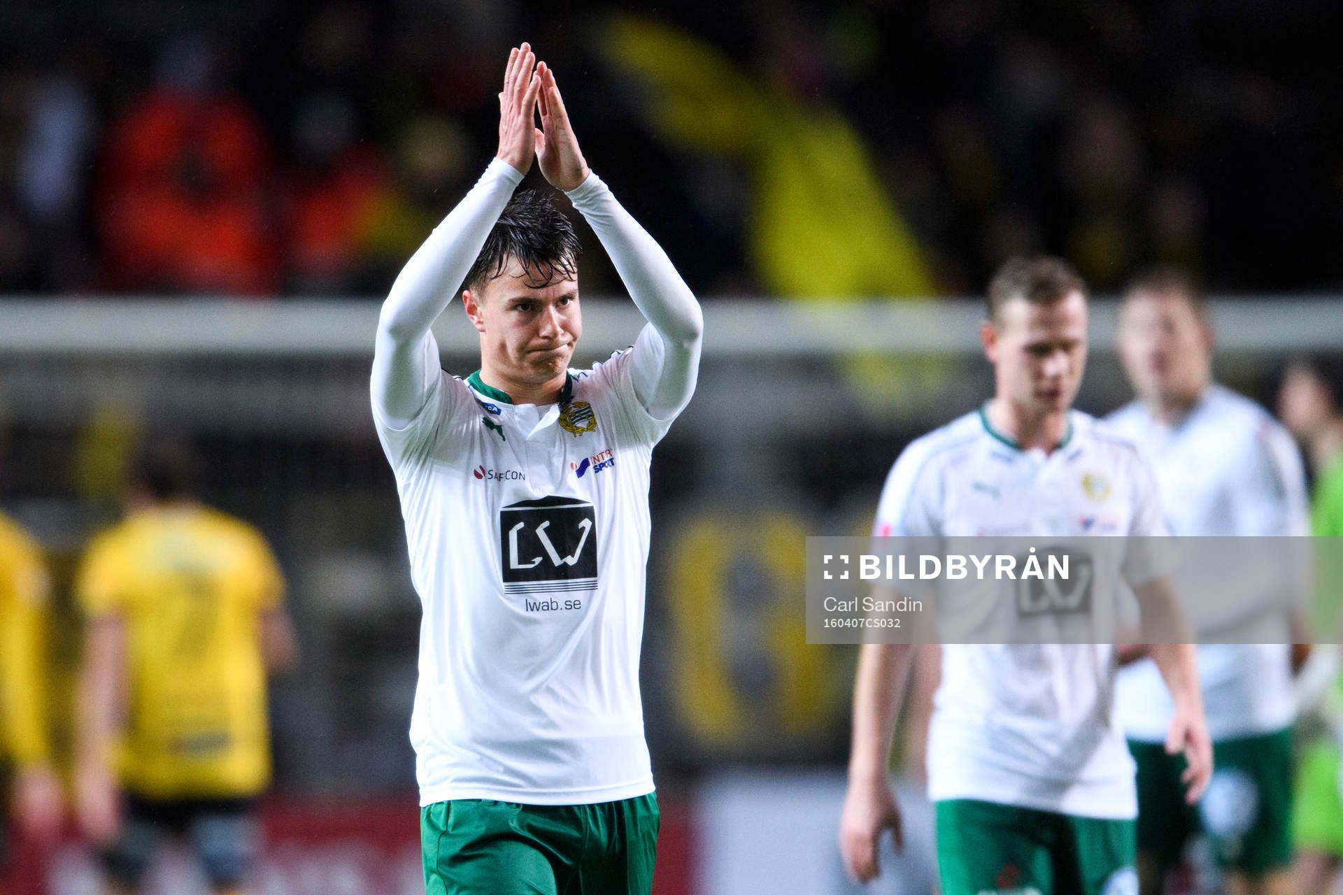 Hammarbys Melker Hallberg tackar publiken