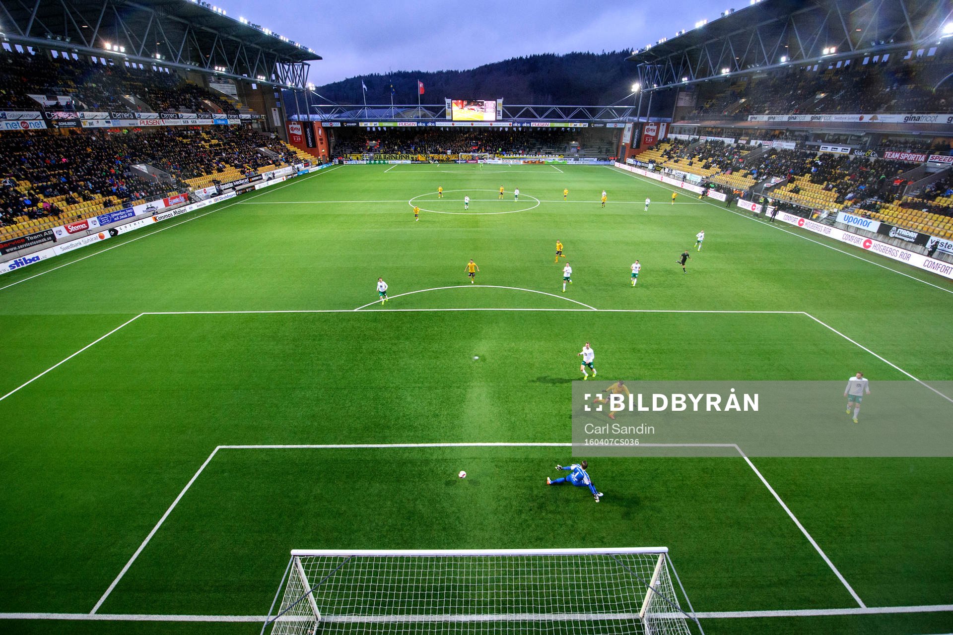 Elfsborgs Viktor Prodell skjuter mot mål