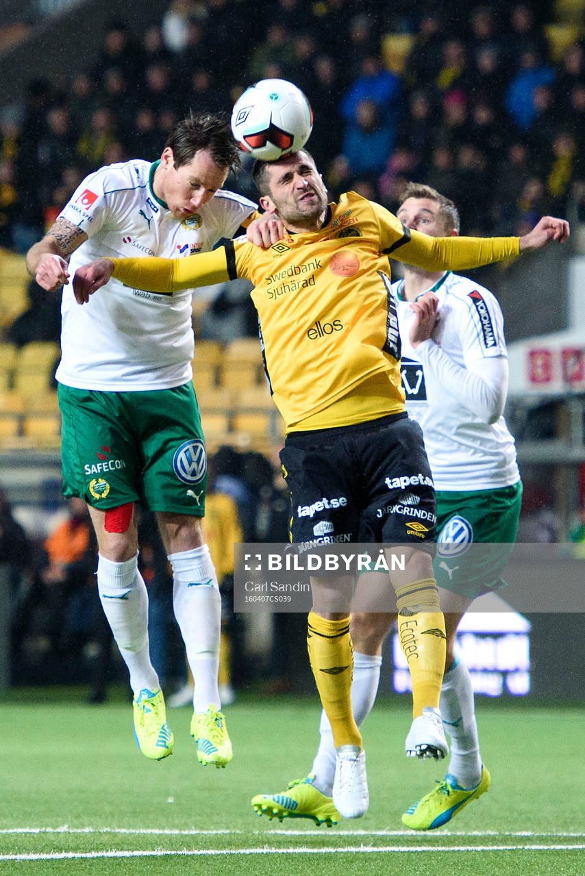 Hammarbys Johan Persson i nickduell med Elfsborgs Emir