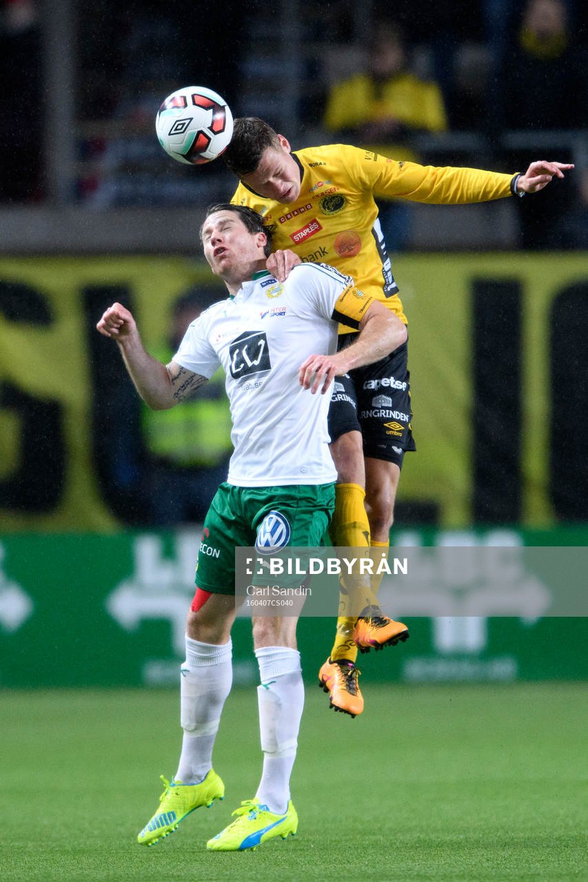 Hammarbys Johan Persson i nickduell med Elfsborgs Viktor