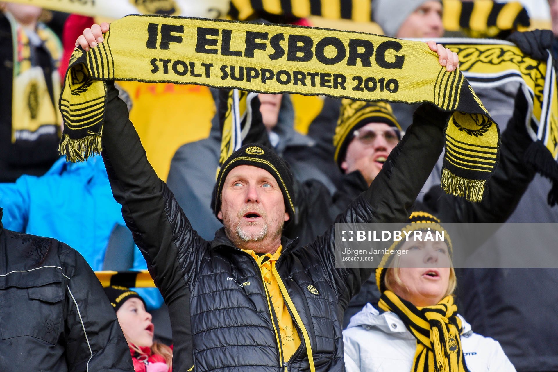 Elfsborgs supporter med halsduk