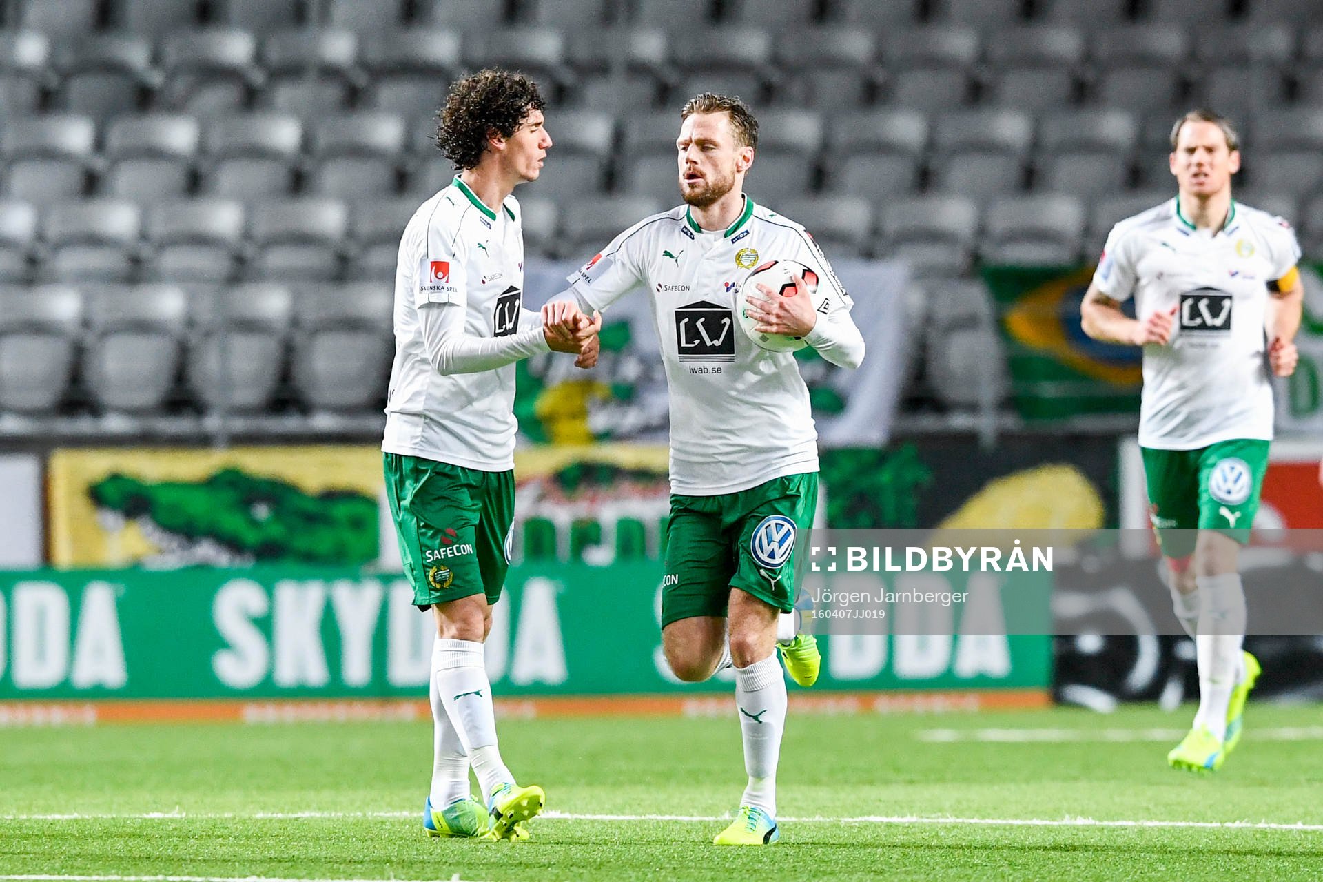 Hammarbys Arnor Smarason jublar