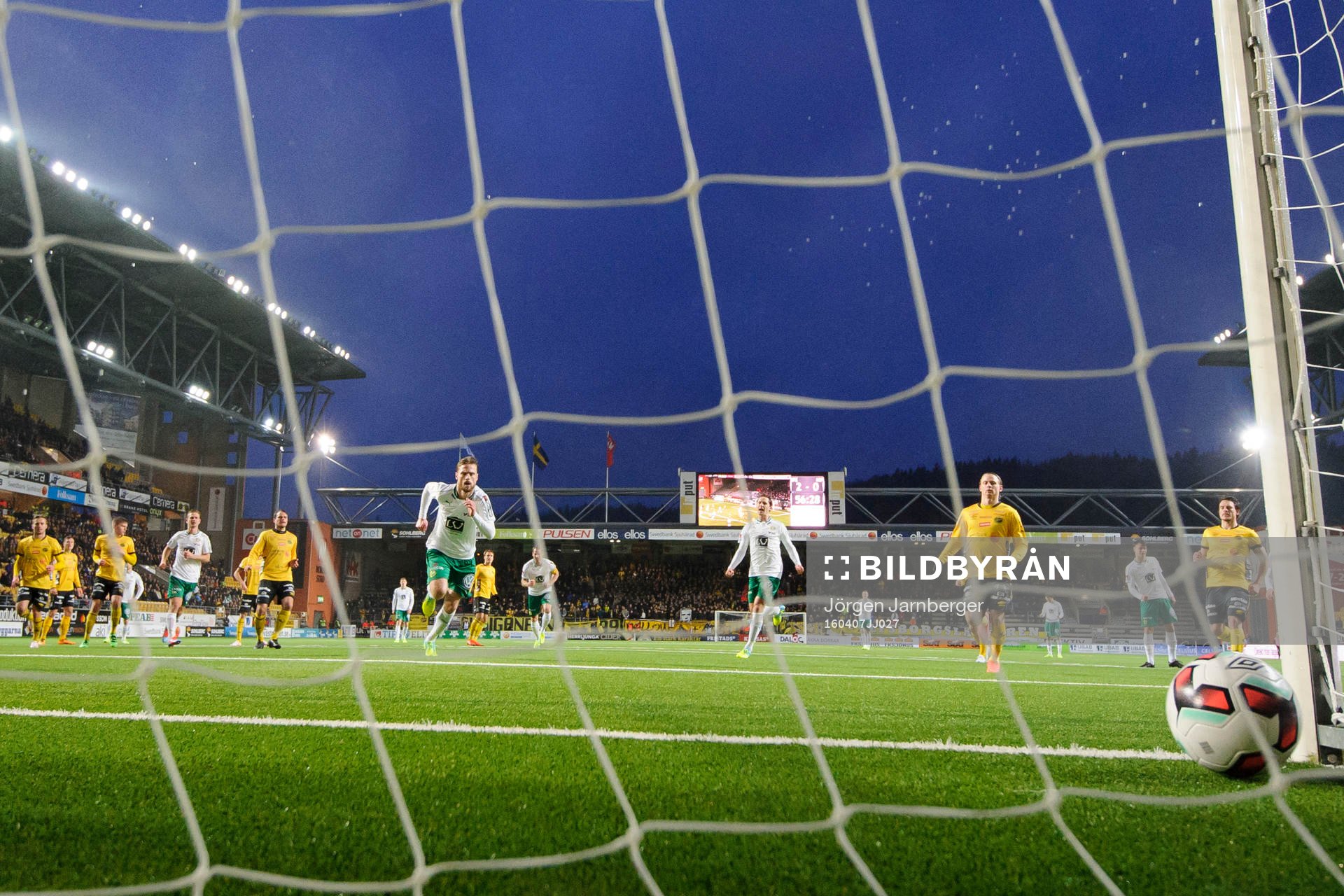 Hammarbys Arnor Smarason gör 2-1 på straff