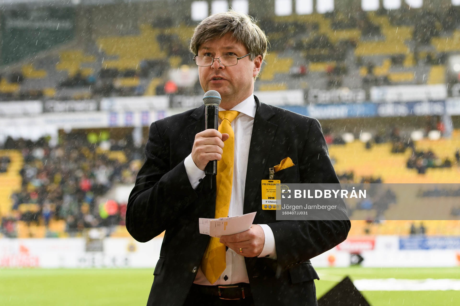 Elfsborgs ordförande Bo Johansson håller ett minnestal