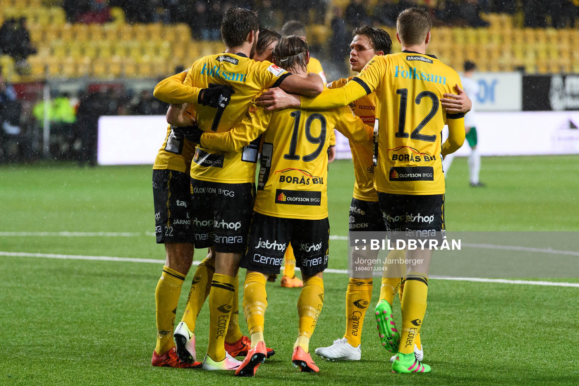 Elfsborgs Simon Hedlund (rygg mot kameran mitt i bild)
