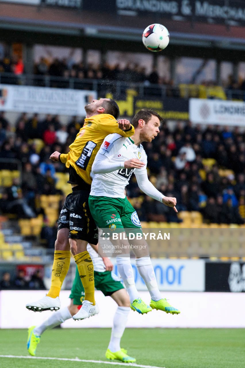 Hammarbys Måns Söderqvist och Elfsborgs Emir Bajrami i