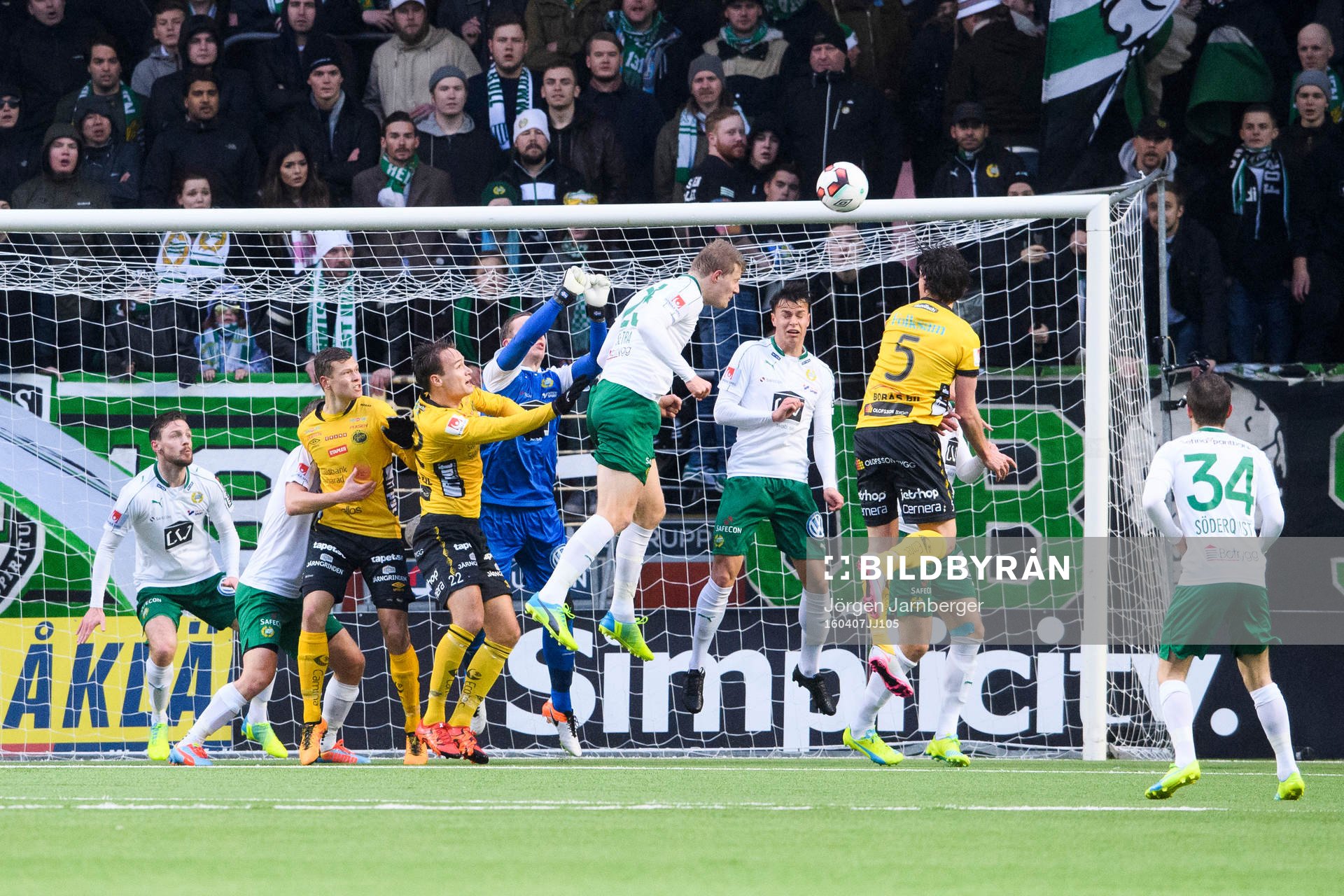 Kamp i Hammarbys straffområde vid hörna där Lars Saetra