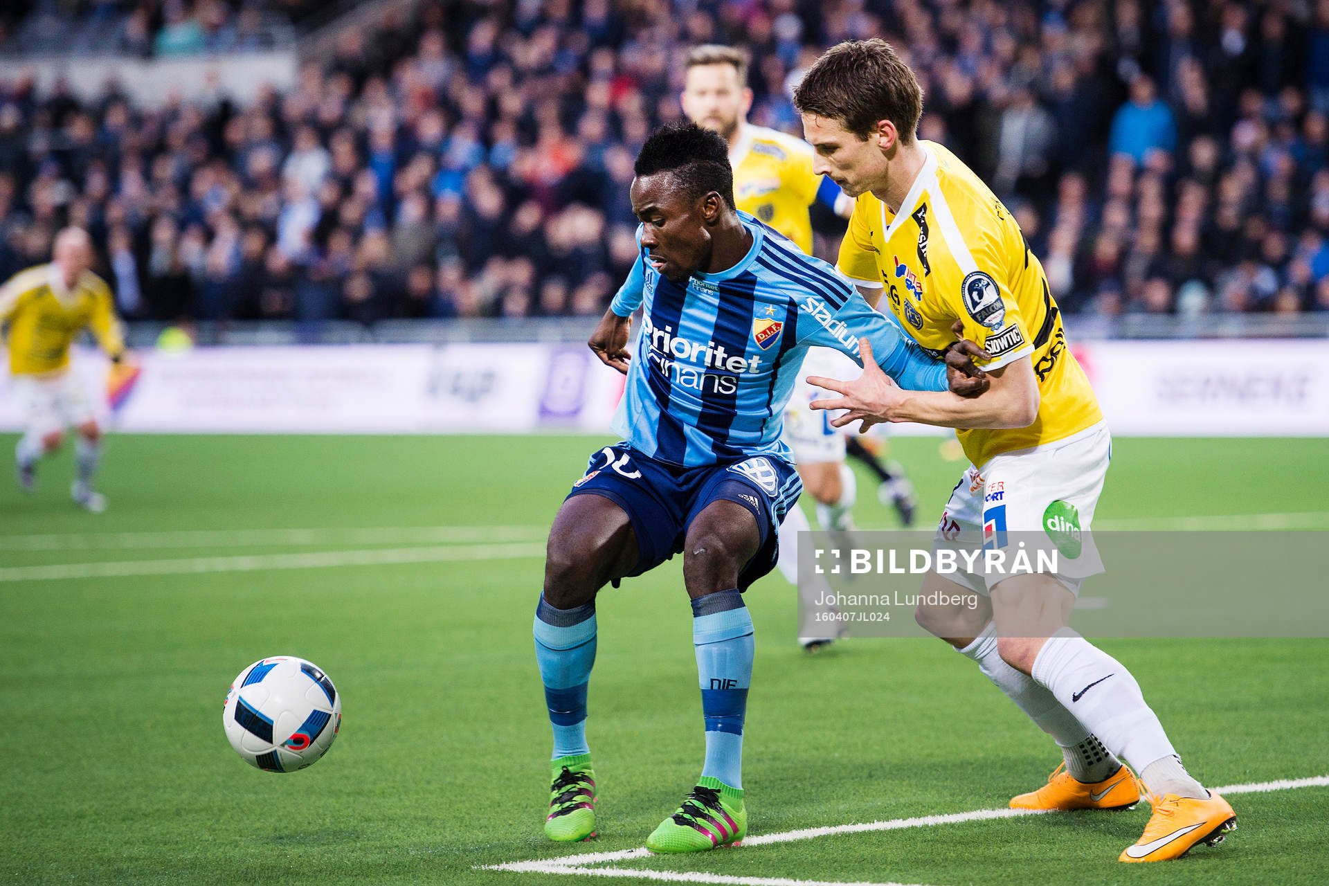Djurgårdens Sam Johnson mot Falkenbergs Thomas Juel-Nielsen
