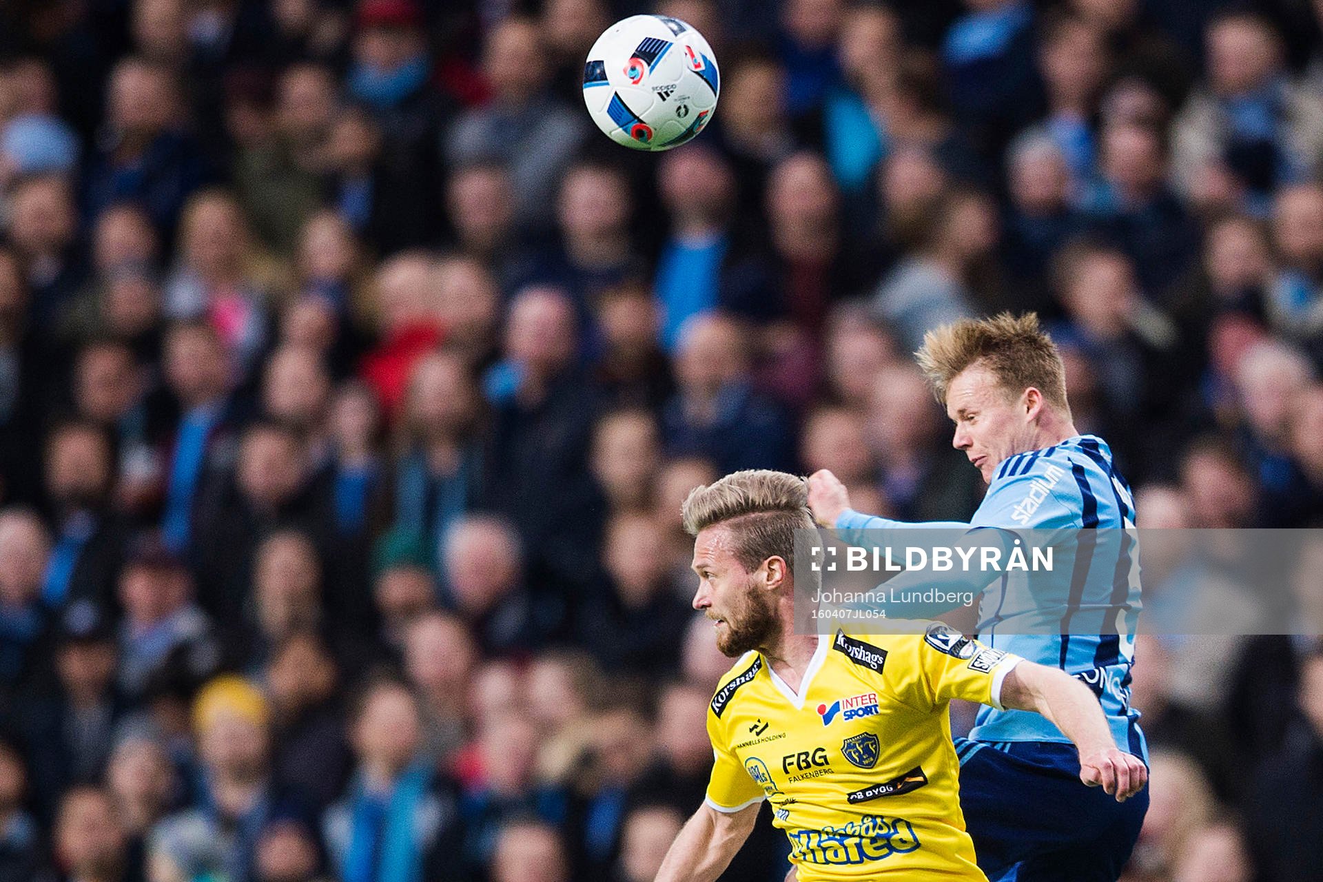 Djurgårdens Elliot Käck och Falkenbergs Akseli Pelvas