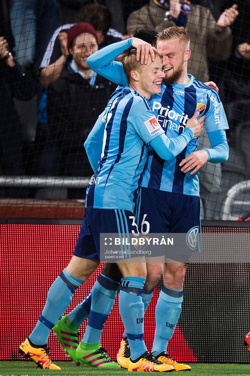 Djurgårdens Elliot Käck och Alexander Faltsetas jublar