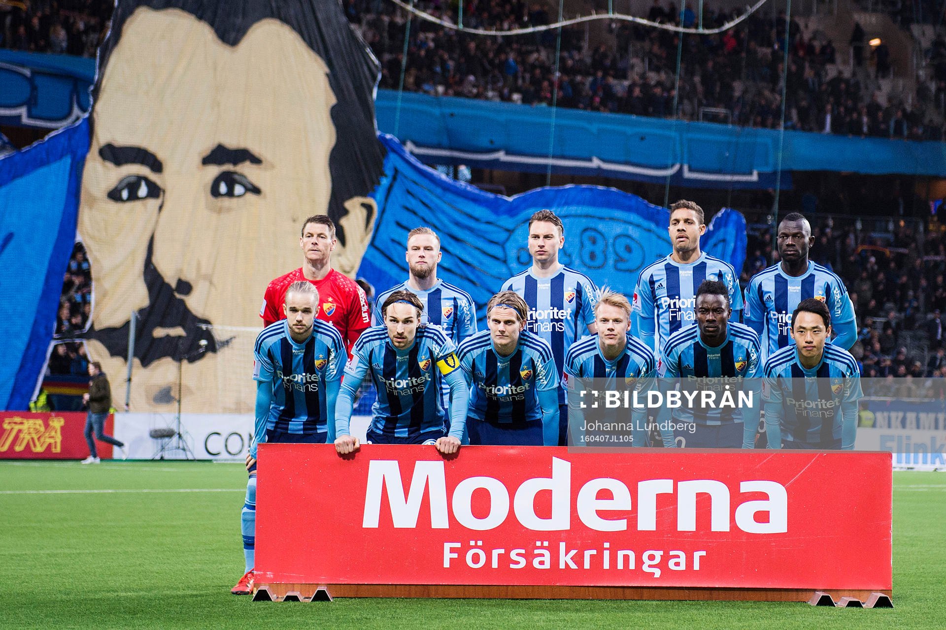 Djurgårdens spelare ställer upp för en lagbild