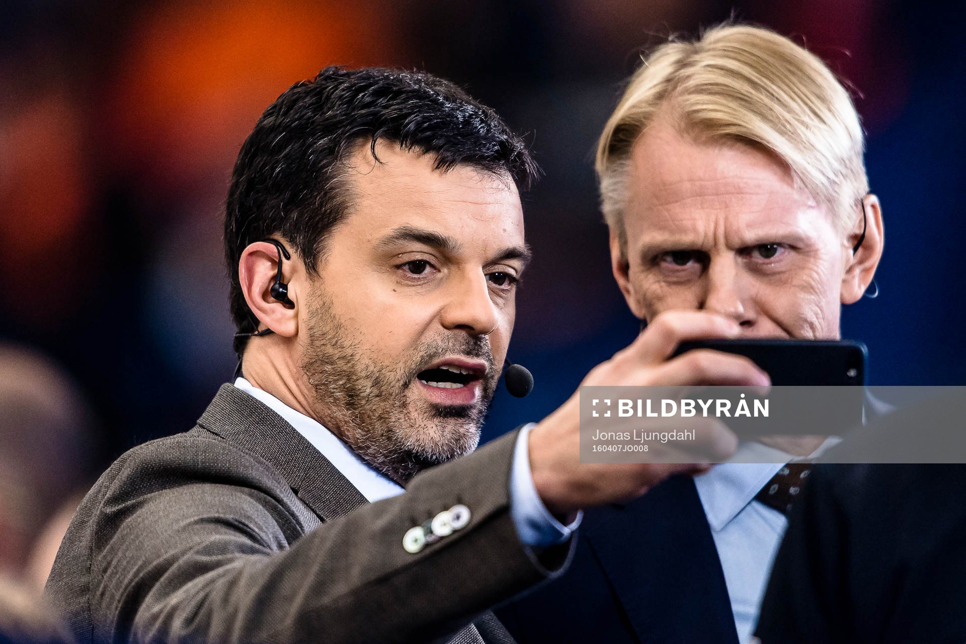 Cmore kommentatorer Tommy Åström och Niklas Wikegård tar