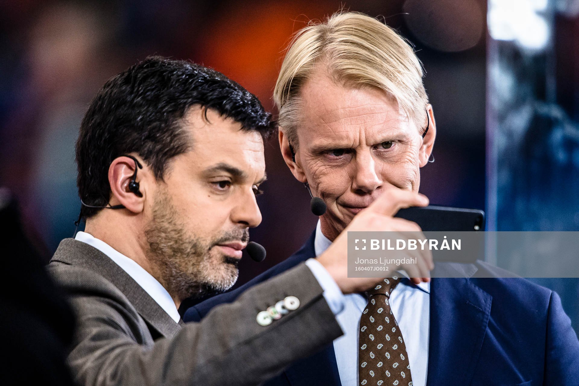 Cmore kommentatorer Tommy Åström och Niklas Wikegård tar
