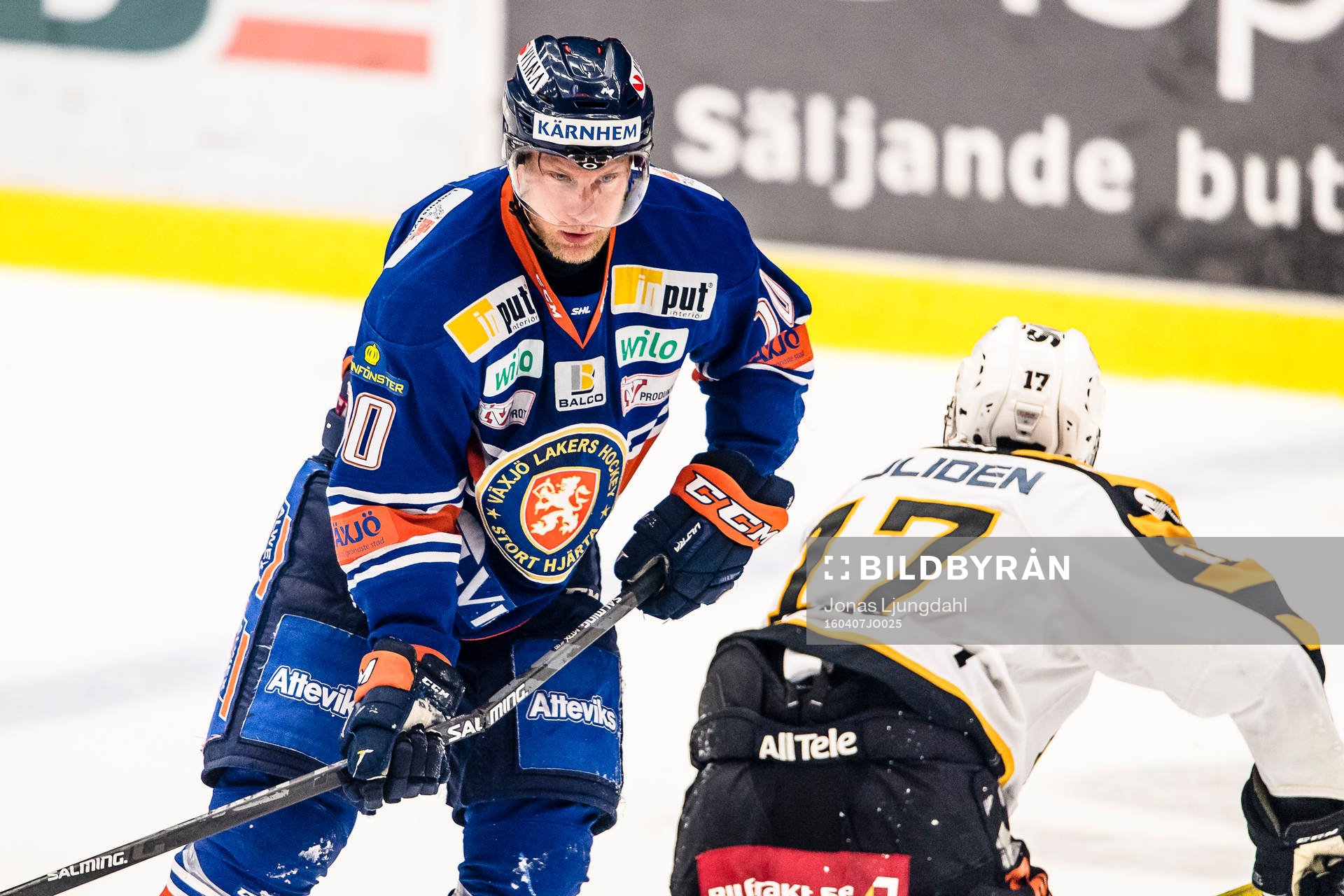 Växjös Richard Gynge med avbruten klubba