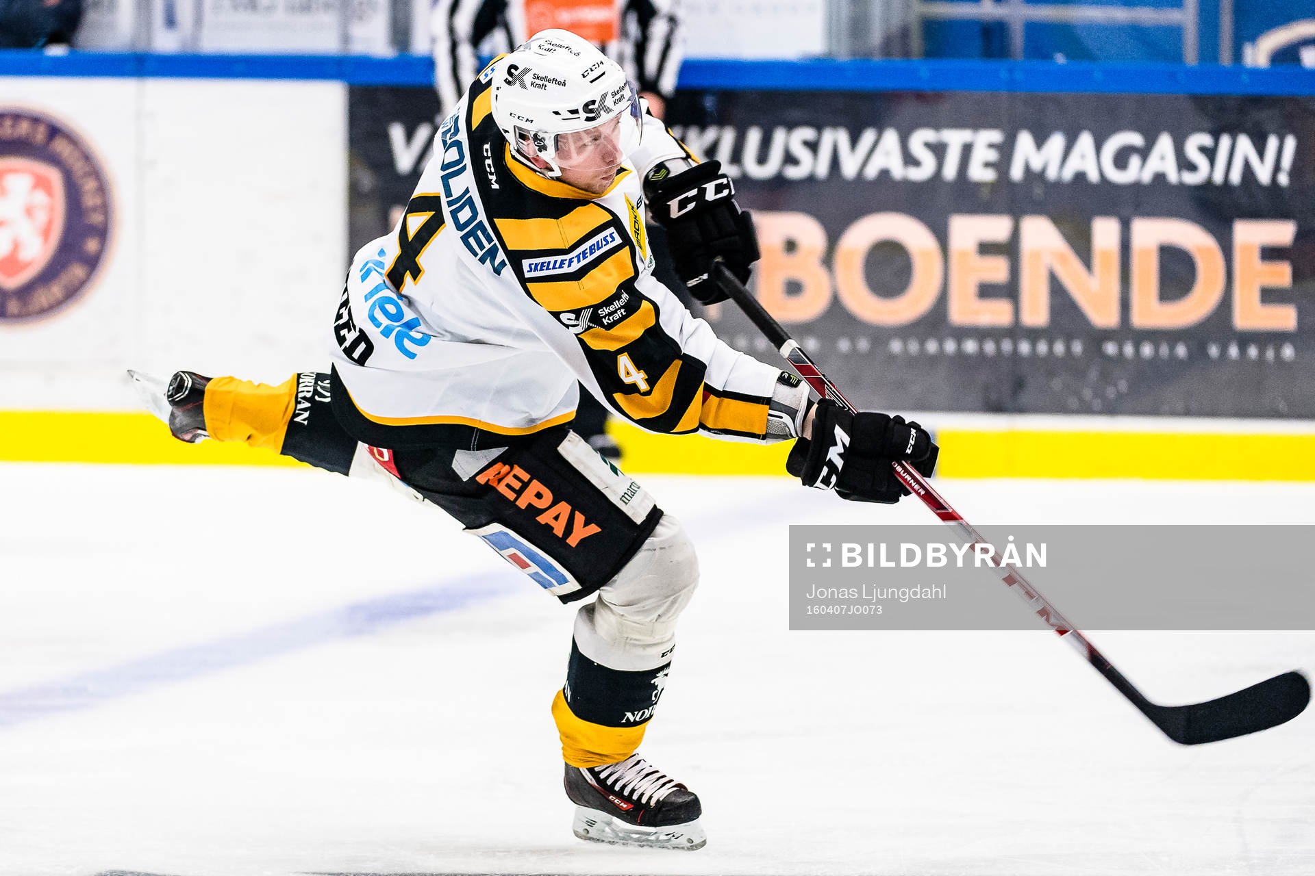 Skellefteås Tim Heed skjuter ett skott