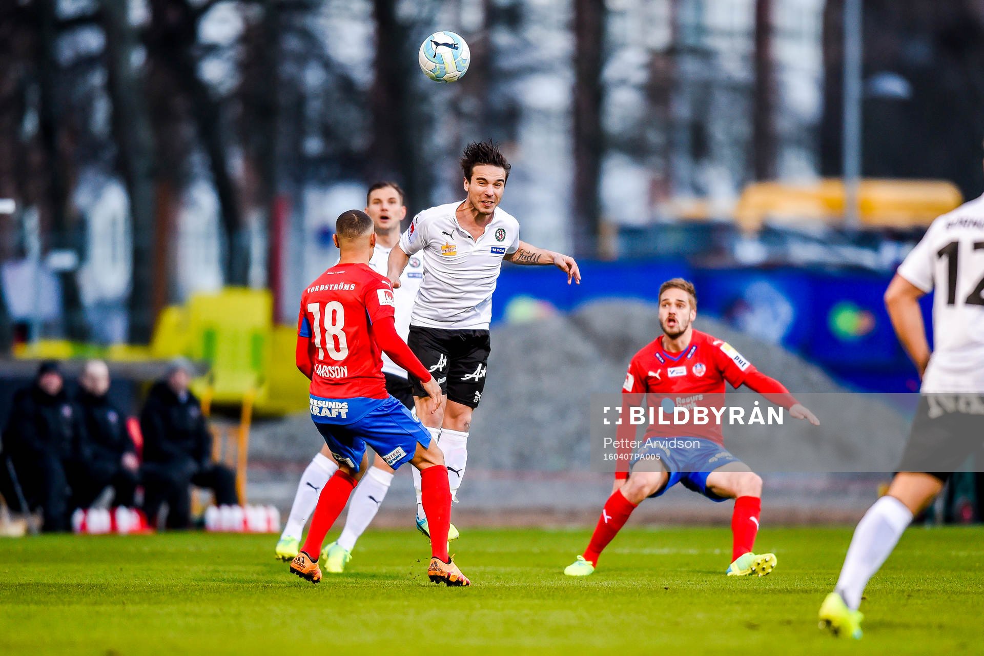 Örebros Nordin Gerzic och Helsingborgs Jordan Larsson och