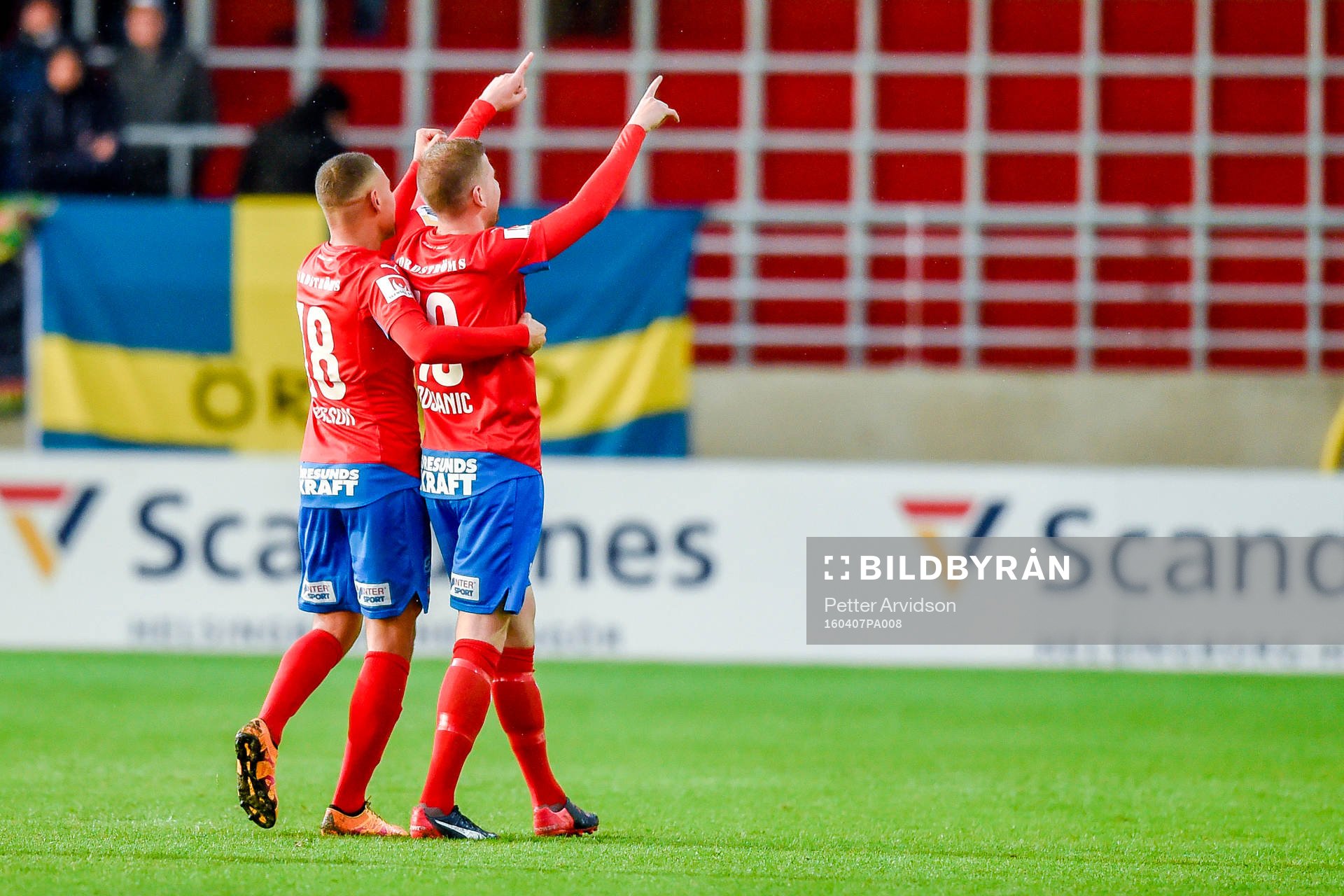 Helsingborgs Viktor Nilsson och Darijan Bojanić jublar