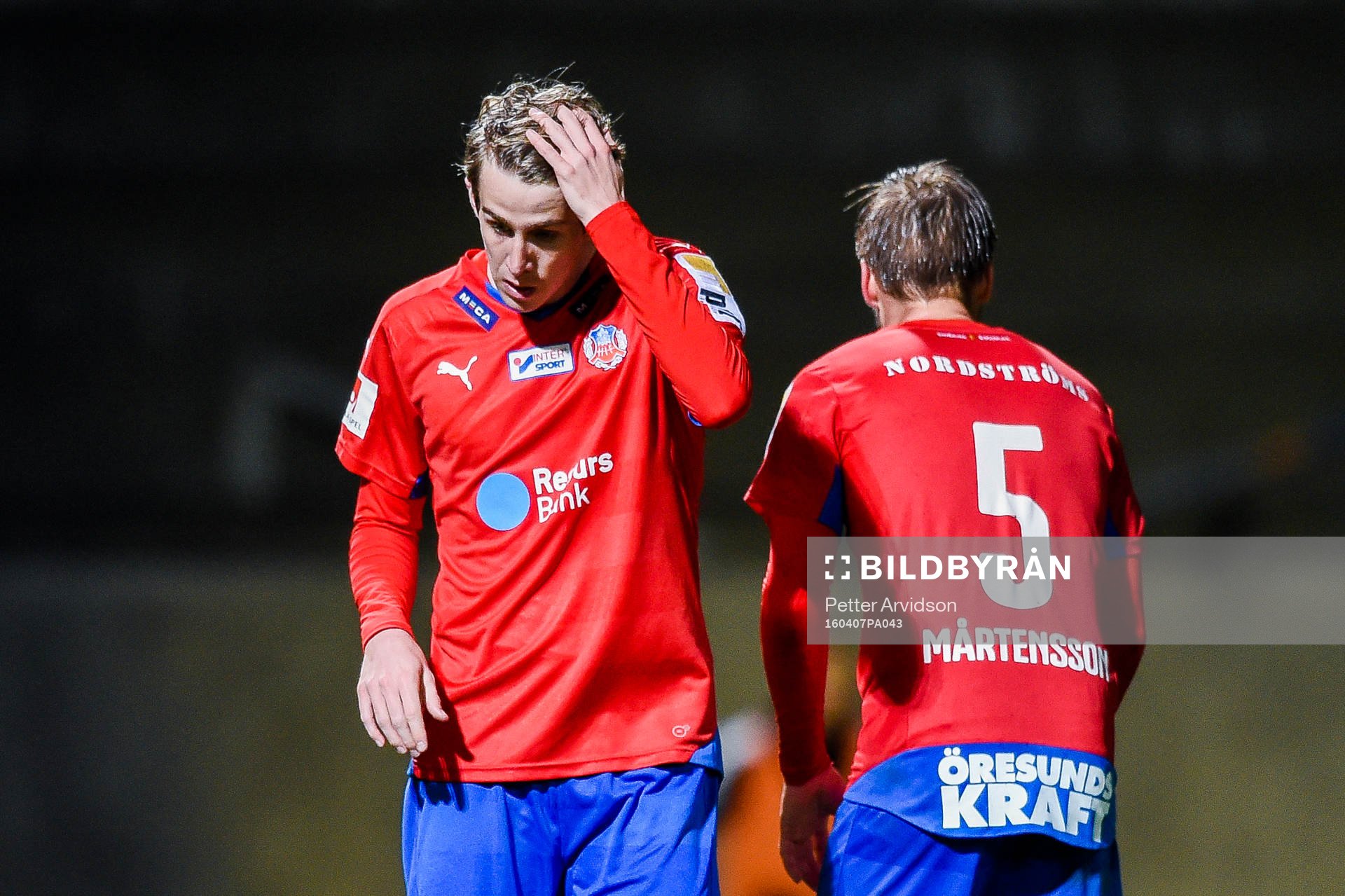 Helsingborgs Adam Eriksson och Johan Mårtensson  deppar