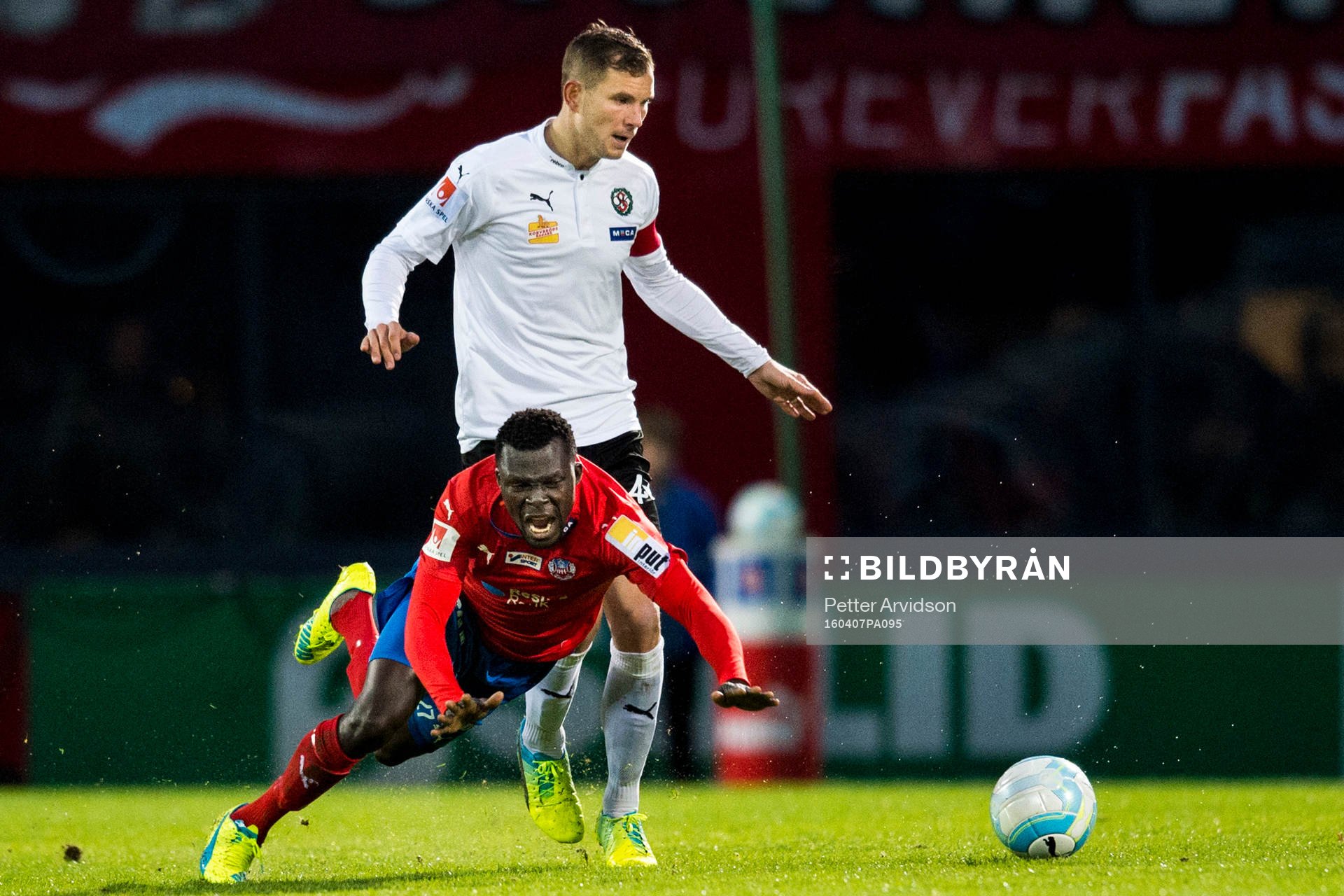 Helsingborgs Lalawélé Atakora faller