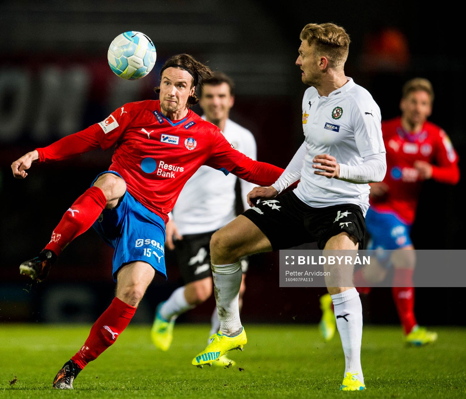 Helsingborgs Linus Hallenius och Örebros Örebros Michael