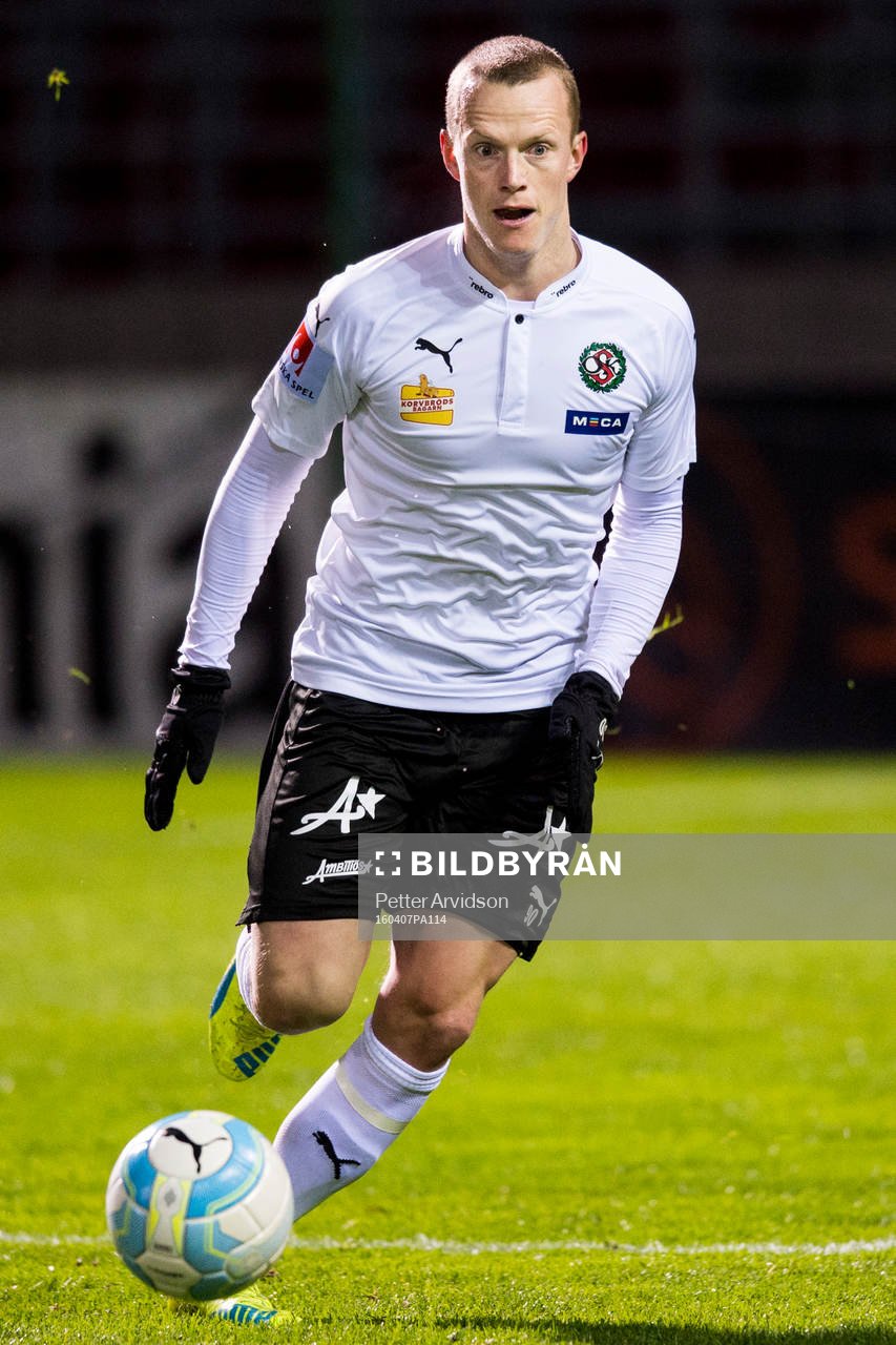 Örebros Daniel Gustavsson under fotbollsmatchen i Allsvenskan mellan Helsingborg och Örebro den 7 april 2016 i Helsingborg.
