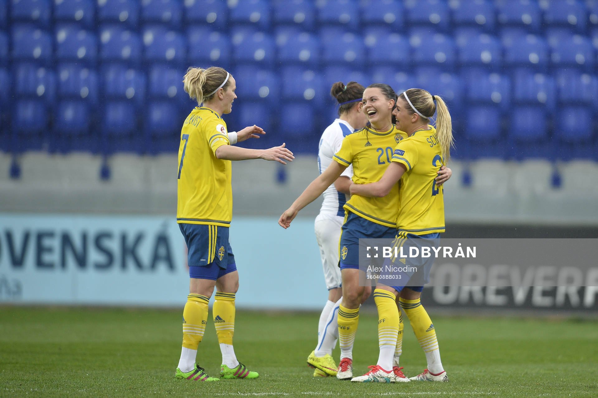 Sveriges Emilia Appelquist jublar under fotbollsmatchen i damernas VM-kval mellan Slovakien och Sverige den 08 april 2016 i Poprad