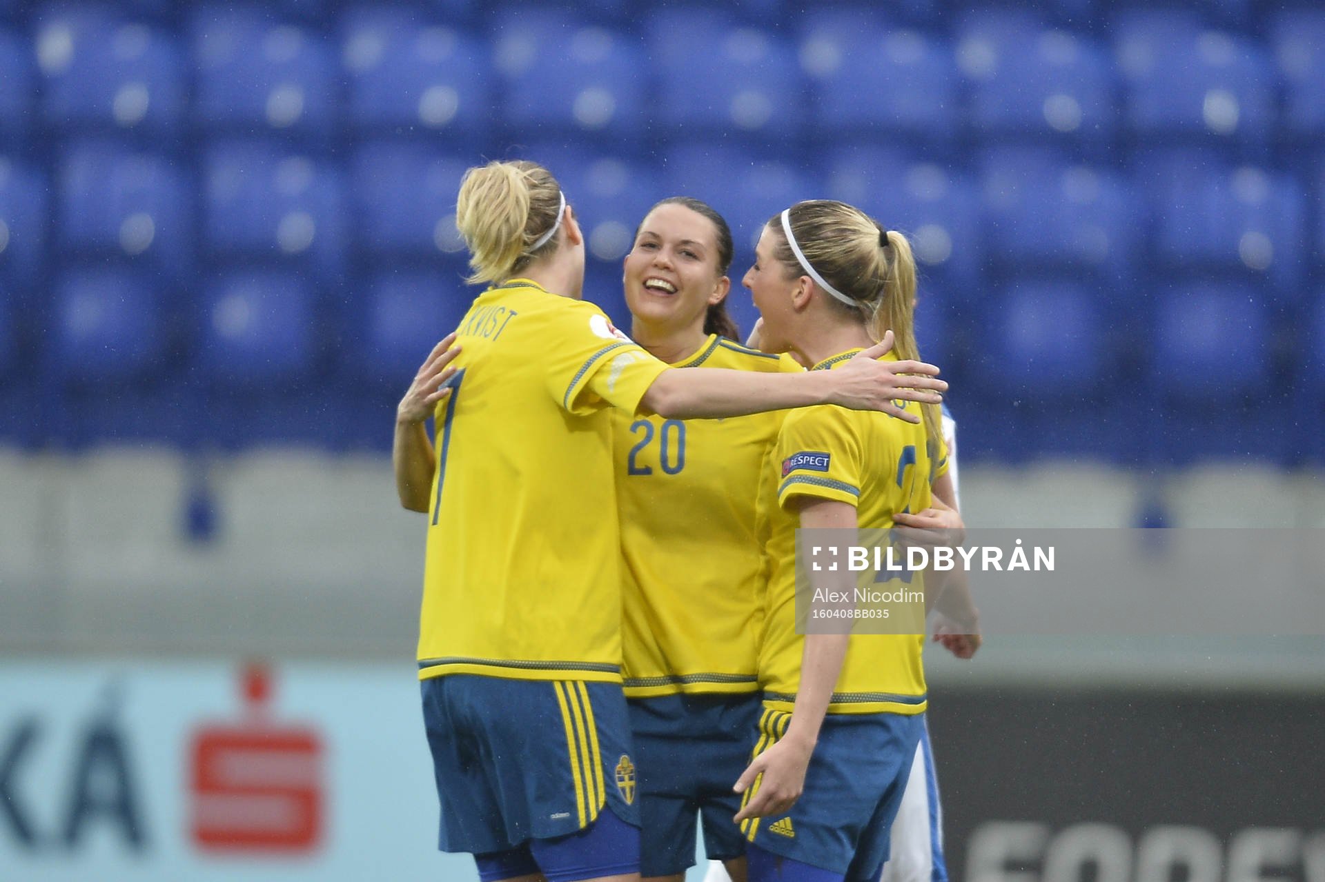Sveriges Emilia Appelquist jublar under fotbollsmatchen i damernas VM-kval mellan Slovakien och Sverige den 08 april 2016 i Poprad