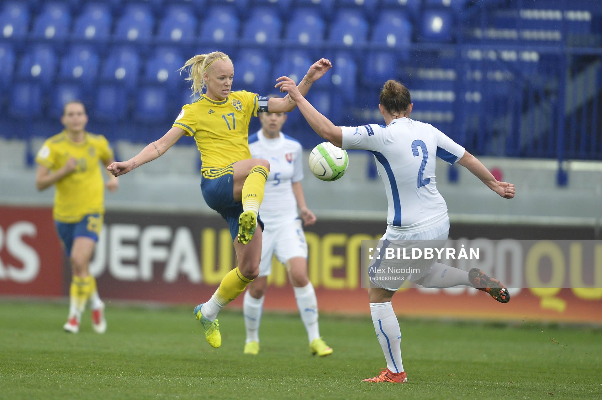 Sveriges Caroline Seger och Slovakiens Lucie Harsanyova