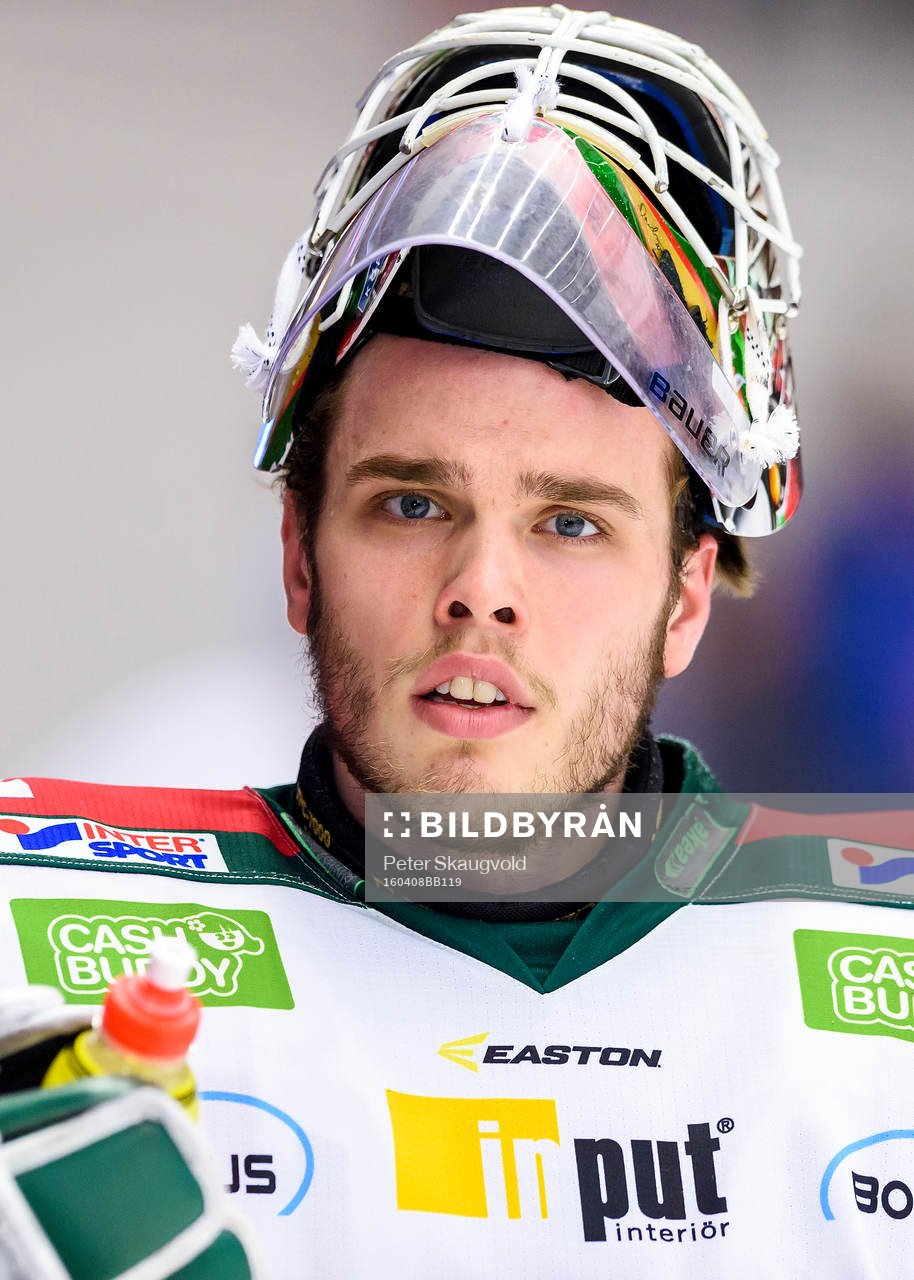 Frölundas målvakt Johan Gustafsson på uppvärmningen