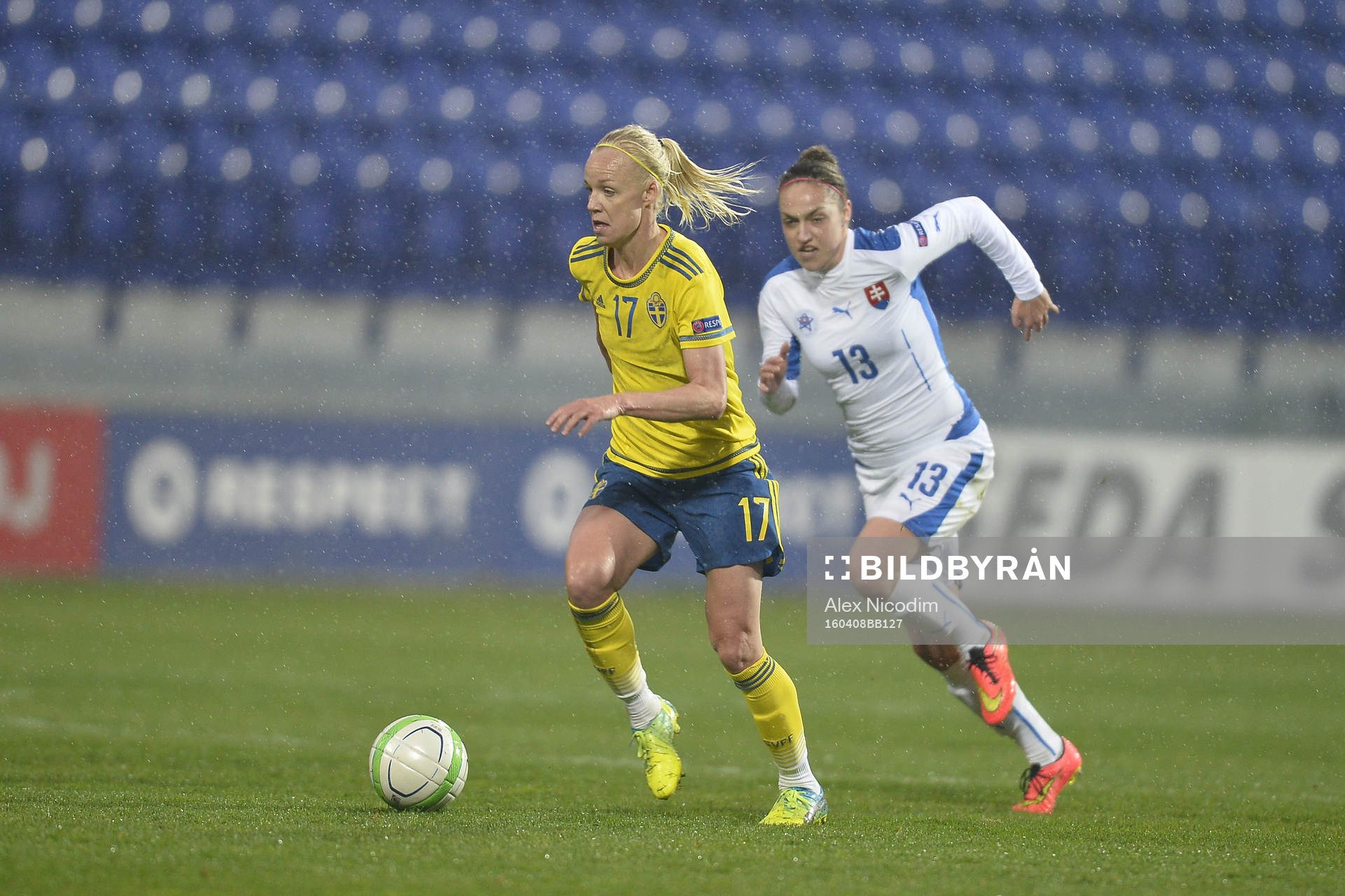 Sveriges Caroline Seger och Slovakiens Zdenka Horesova