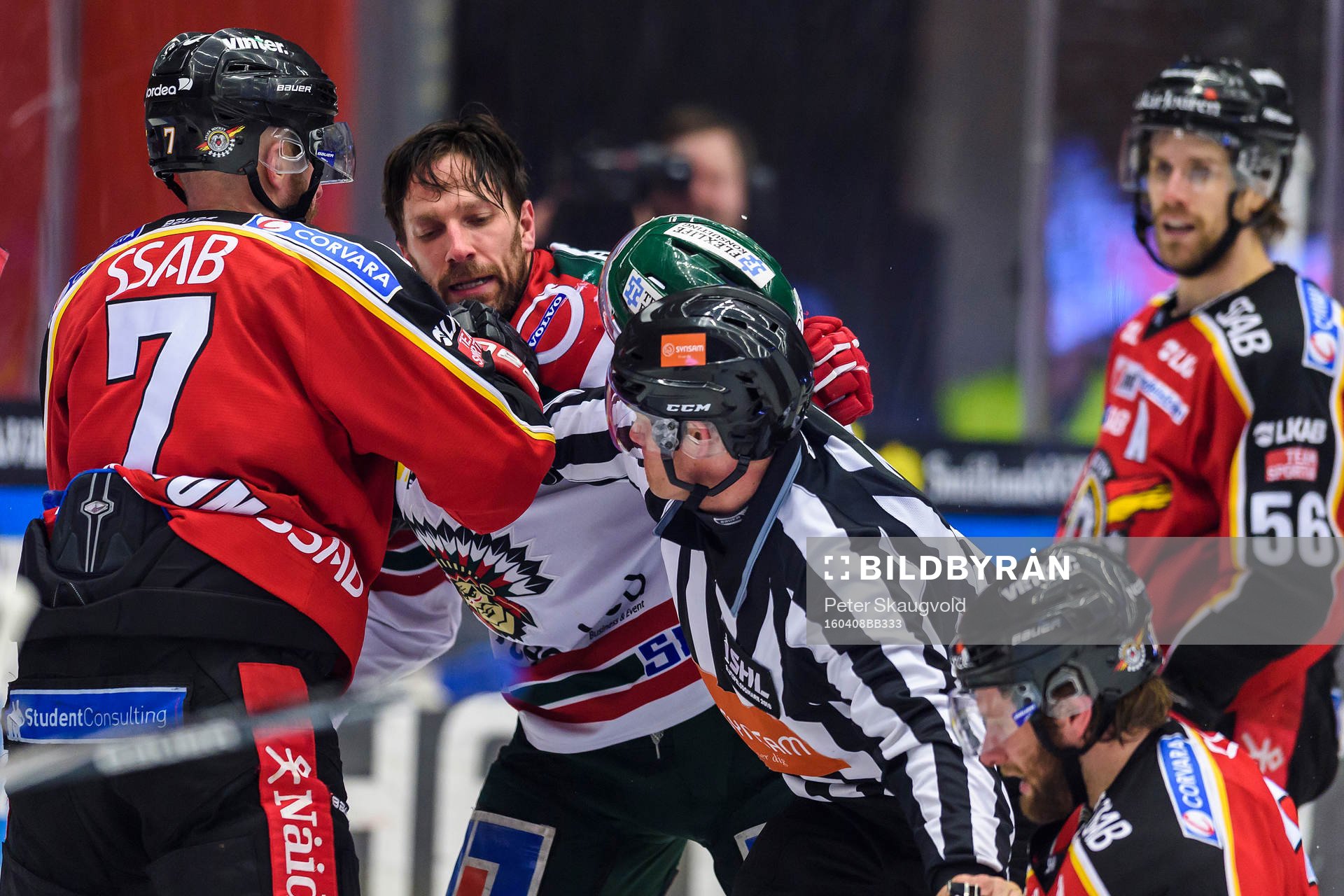 Luleås Jan Sandström och Frölundas Joel Lundqvist  i