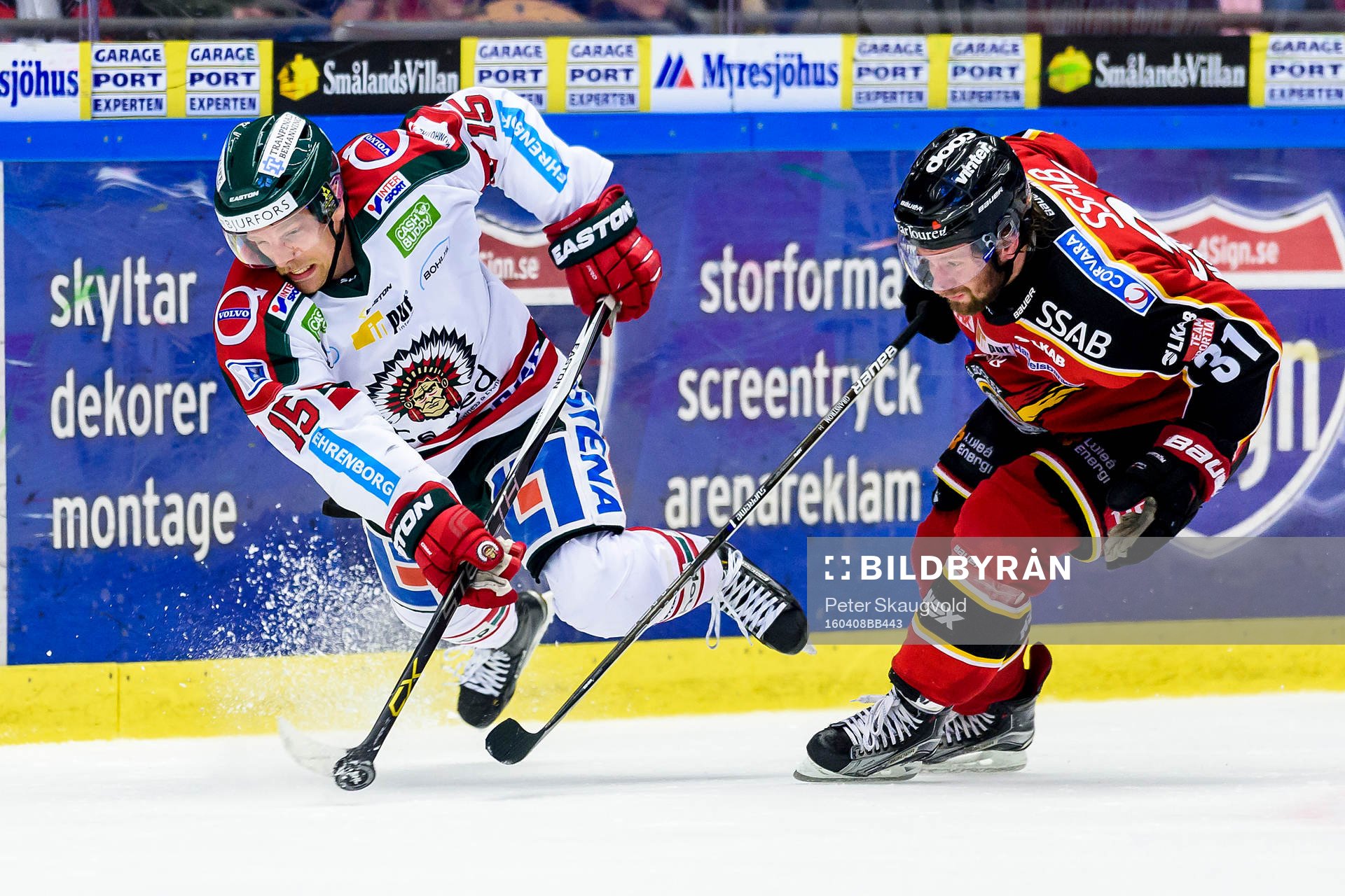 Frölundas Joey Crabb jagas av Luleås Jonathan Granström