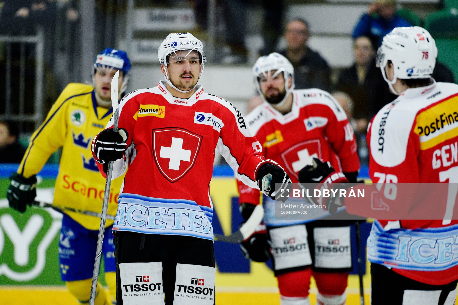 Schweizs Vincent Praplan jublar med Joel Genazzi