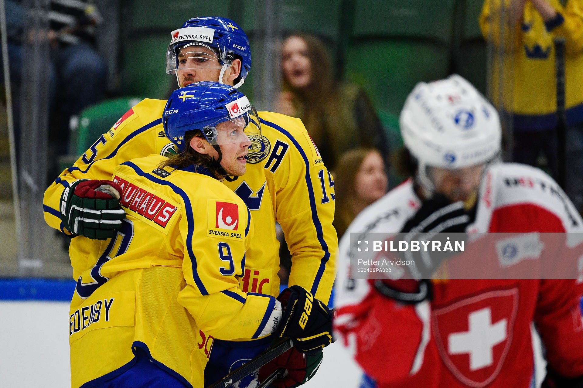 Sveriges Mattias Tedenby jublar med Mattias Sjögren