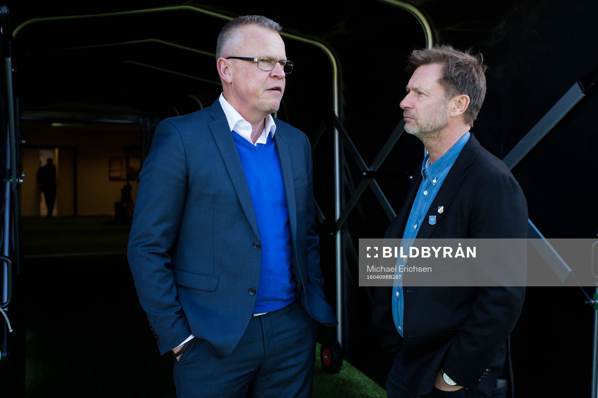Norrköpings tränare Jan Andersson samtalar med Häckens