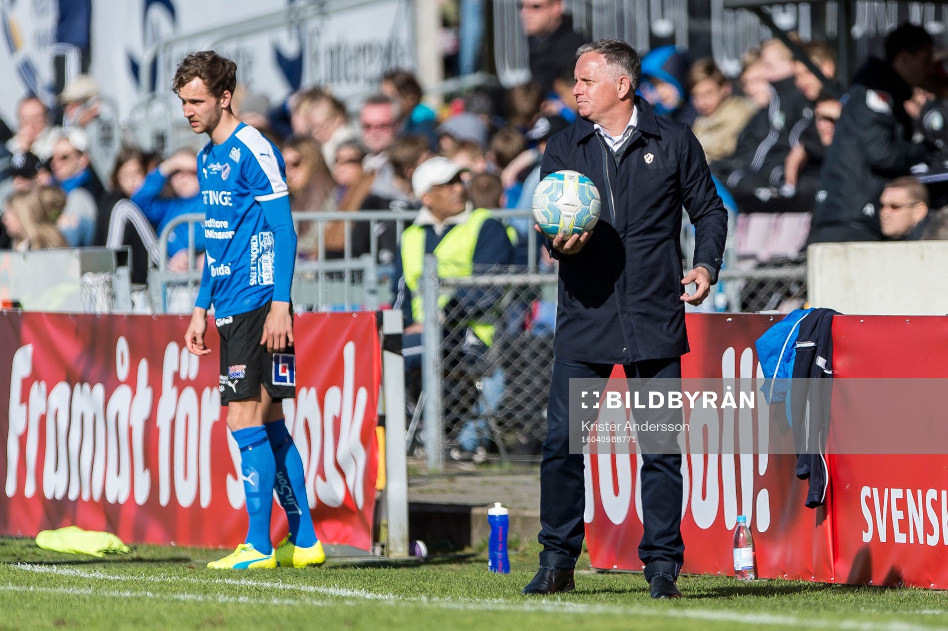 Halmstads tränare Jan Jönsson under fotbollsmatchen i Superettan mellan Halmstad och Trelleborg den 9 april 2016 i Halmstad.