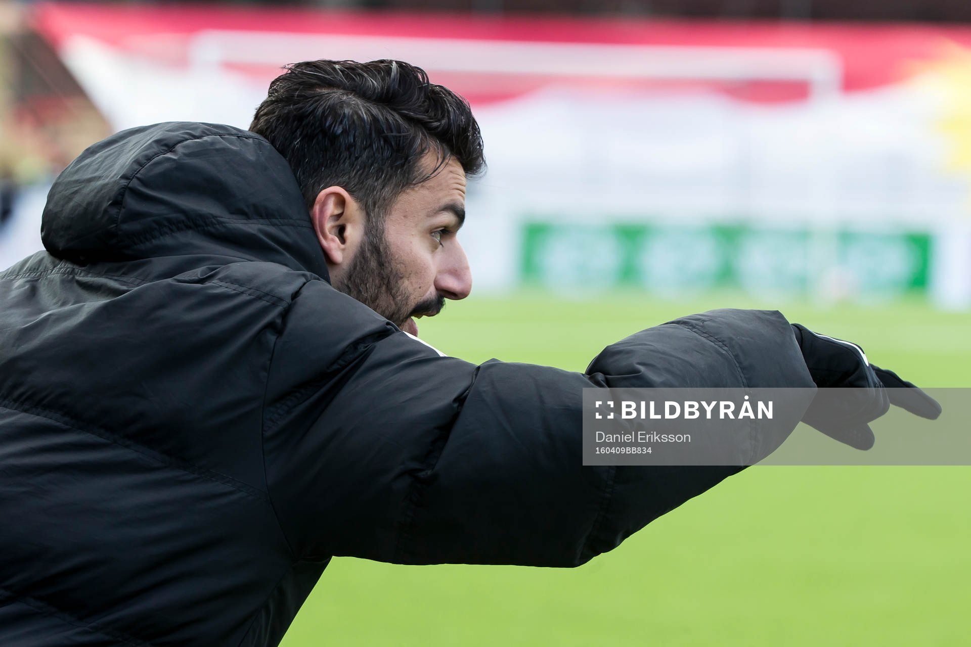 Dalkurds Poya Asbaghi i fotbollsmatchen i superettan mellan Dalkurd och Varberg den 9 april 2016 i Borlänge.