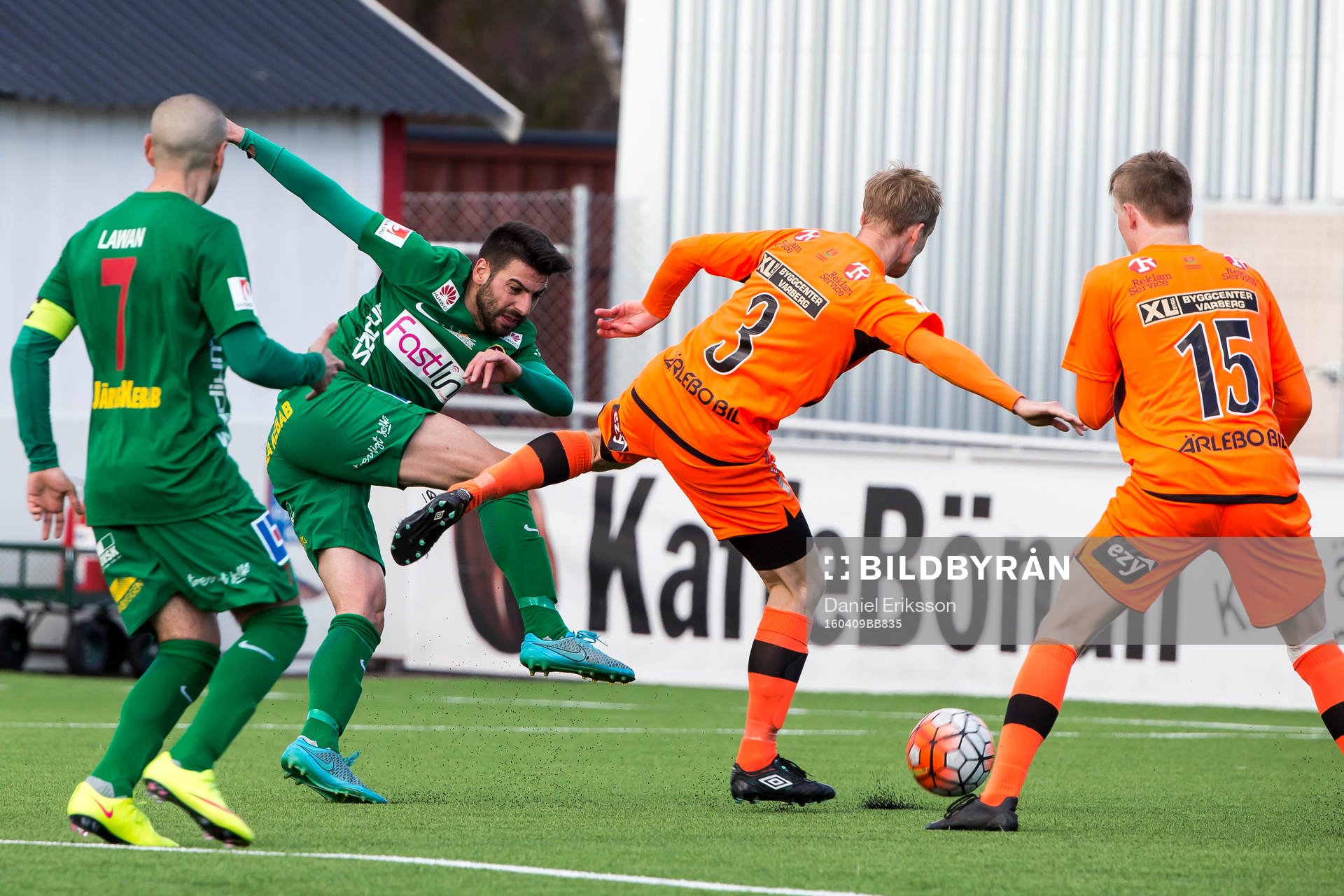 Chans för Dalkurds Rawez Lawan  i fotbollsmatchen i